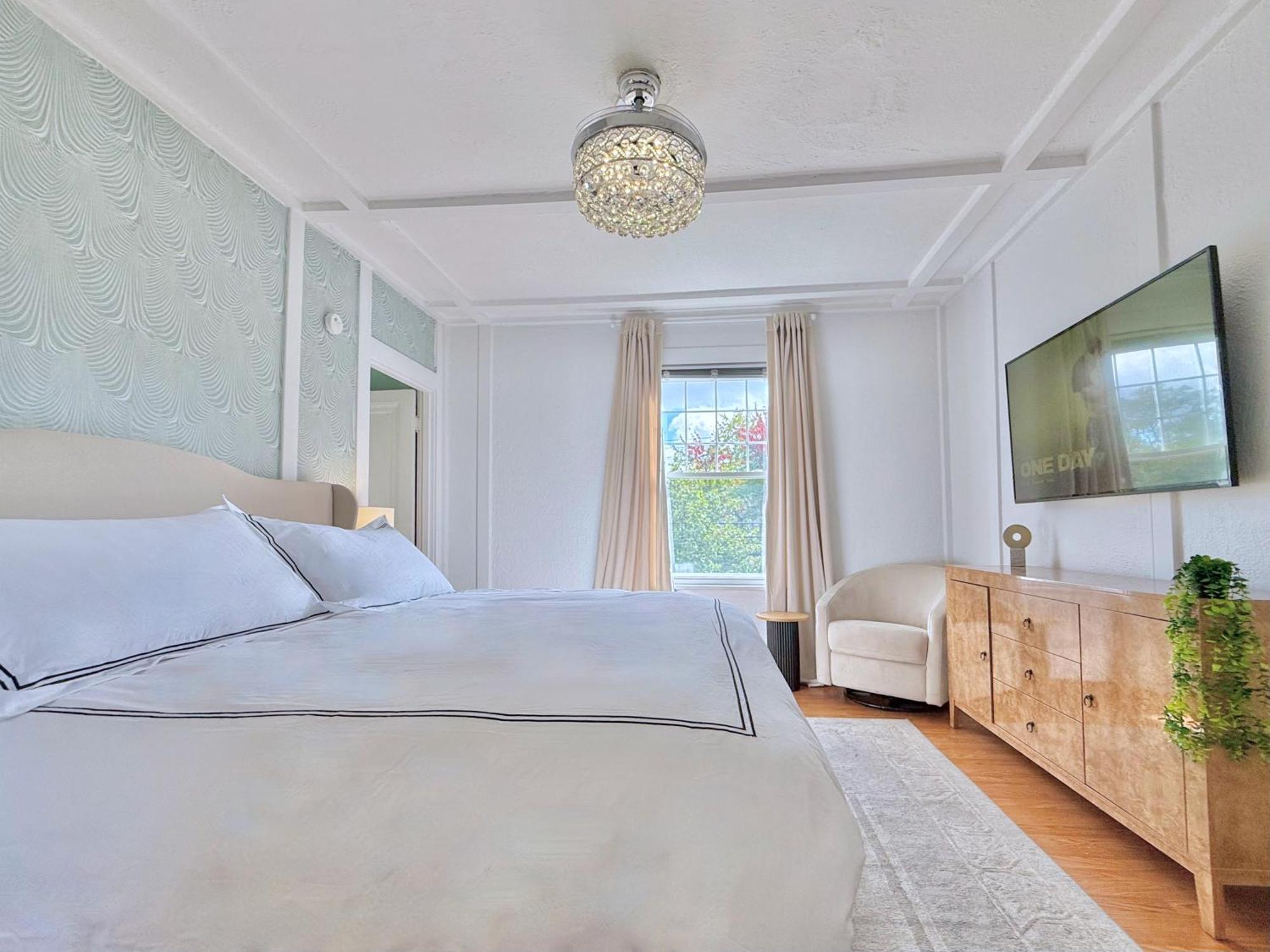 The Colonial At Mount Lebanon By Luxe Pgh * Pittsburgh