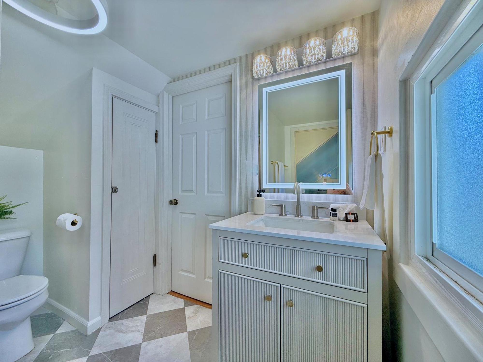 Holiday home The Colonial At Mount Lebanon By Luxe Pgh Pittsburgh
