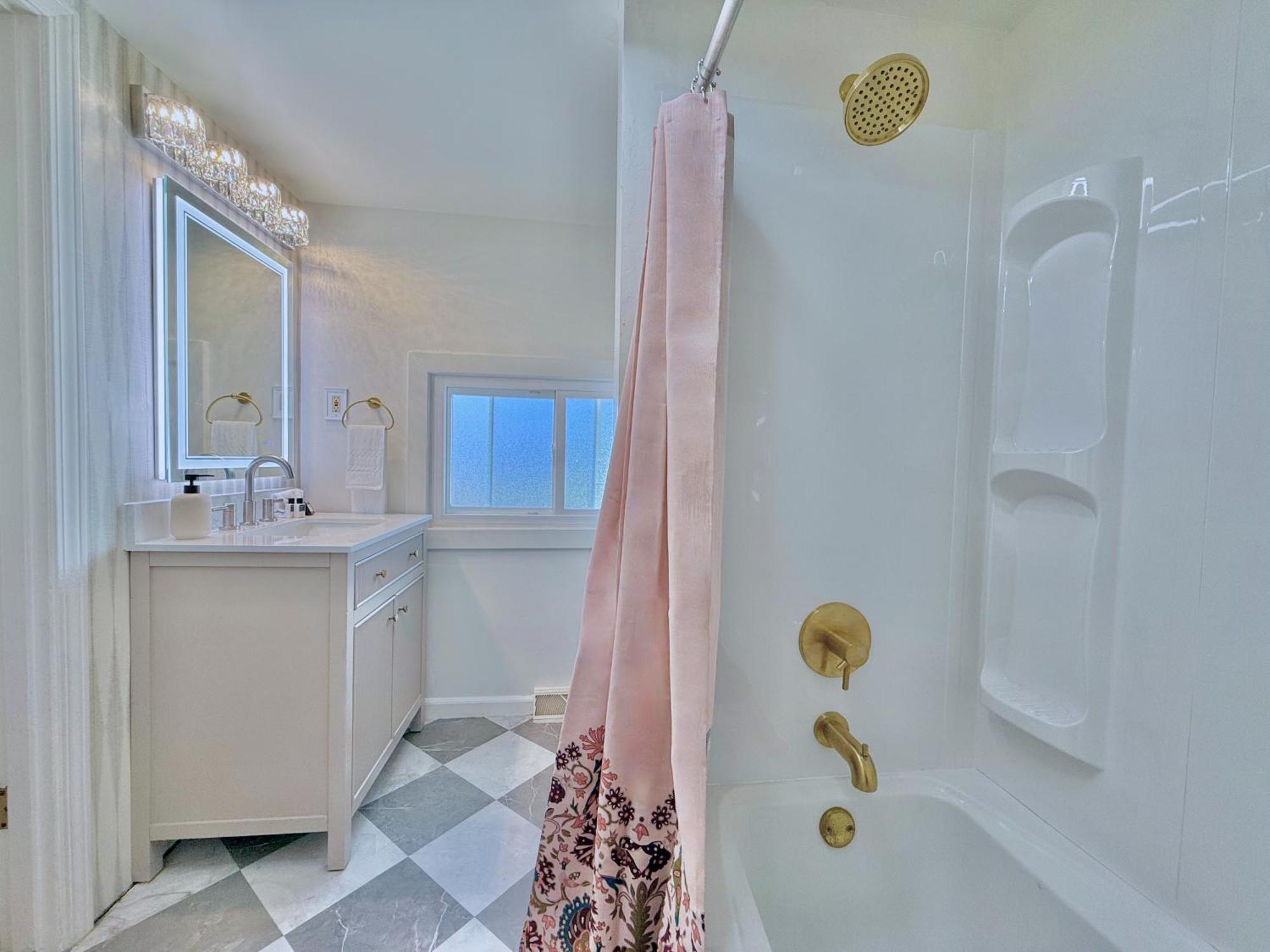 The Colonial At Mount Lebanon By Luxe Pgh * Pittsburgh