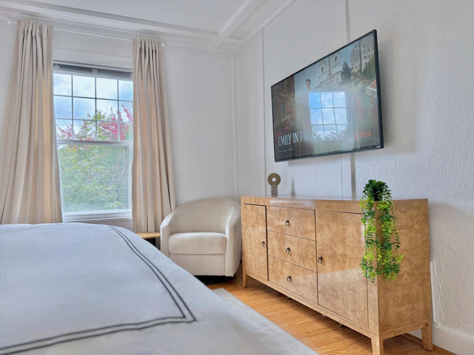 The Colonial At Mount Lebanon By Luxe Pgh *