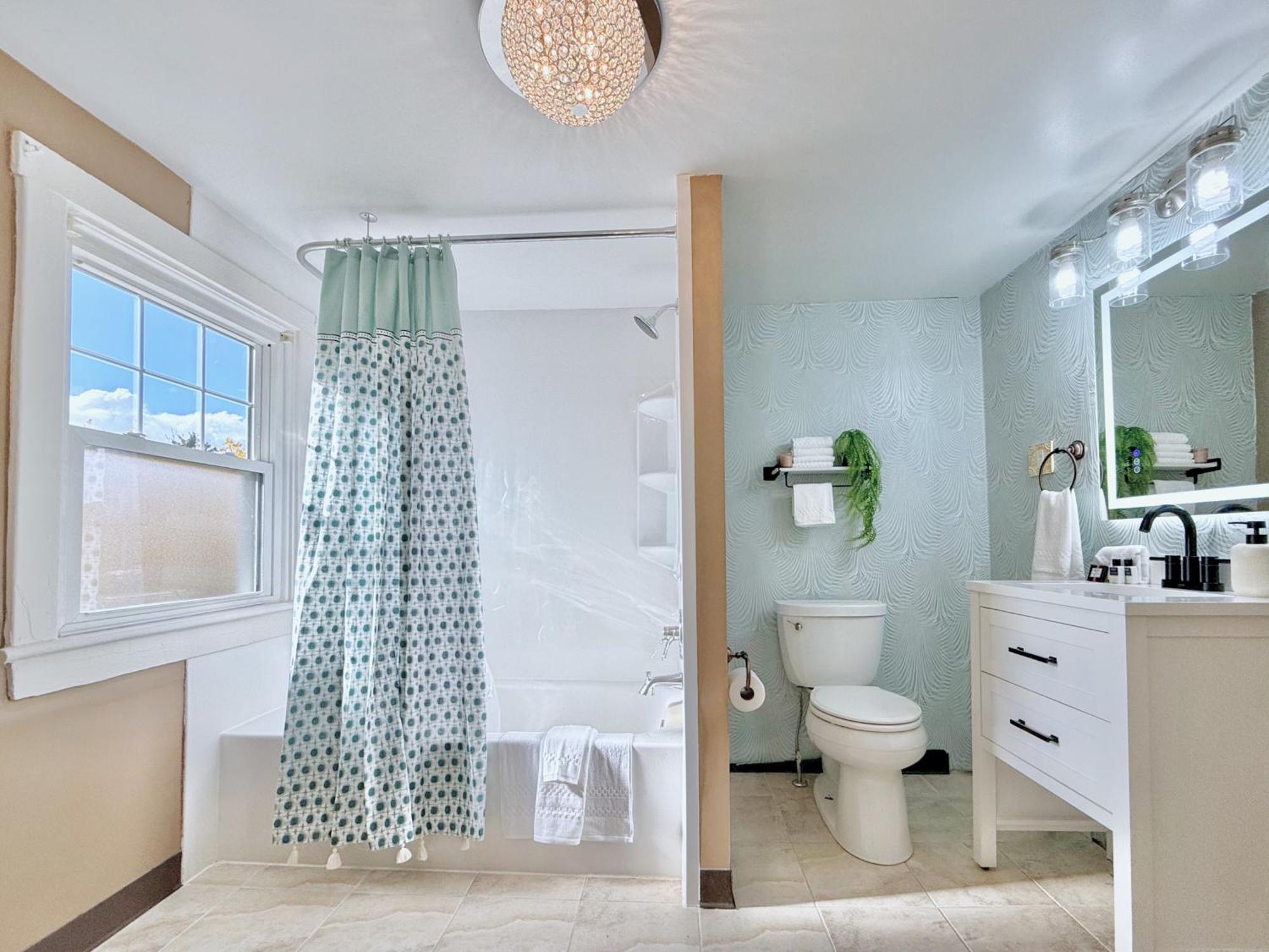 The Colonial At Mount Lebanon By Luxe Pgh * Pittsburgh