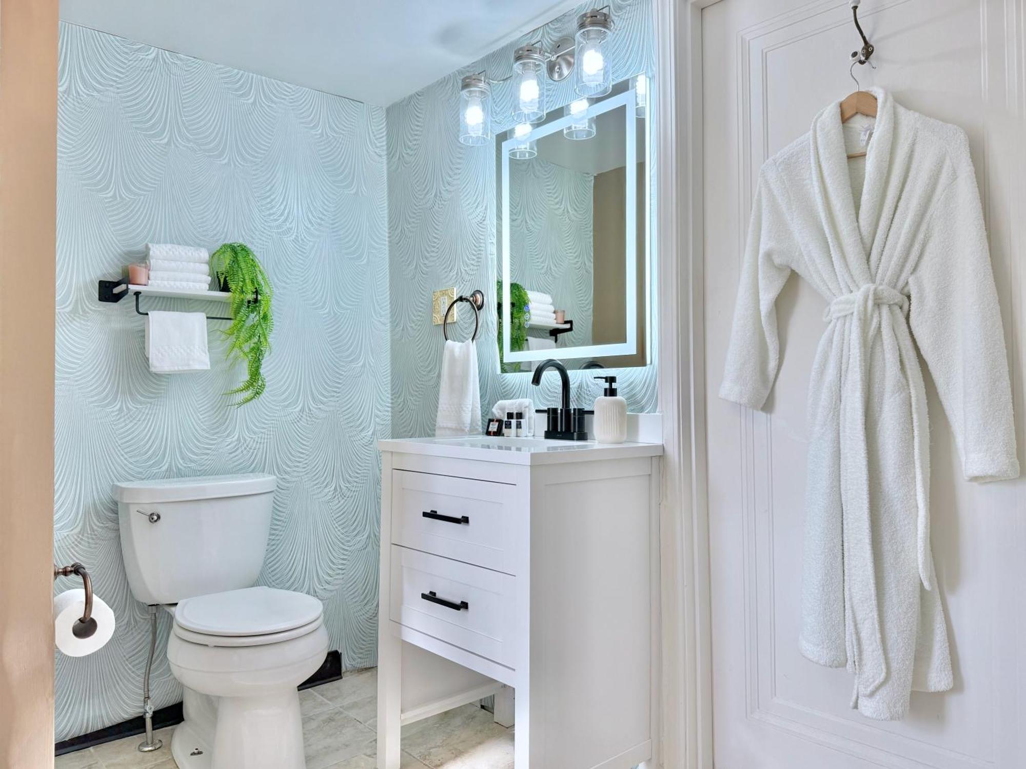 The Colonial At Mount Lebanon By Luxe Pgh * Pittsburgh