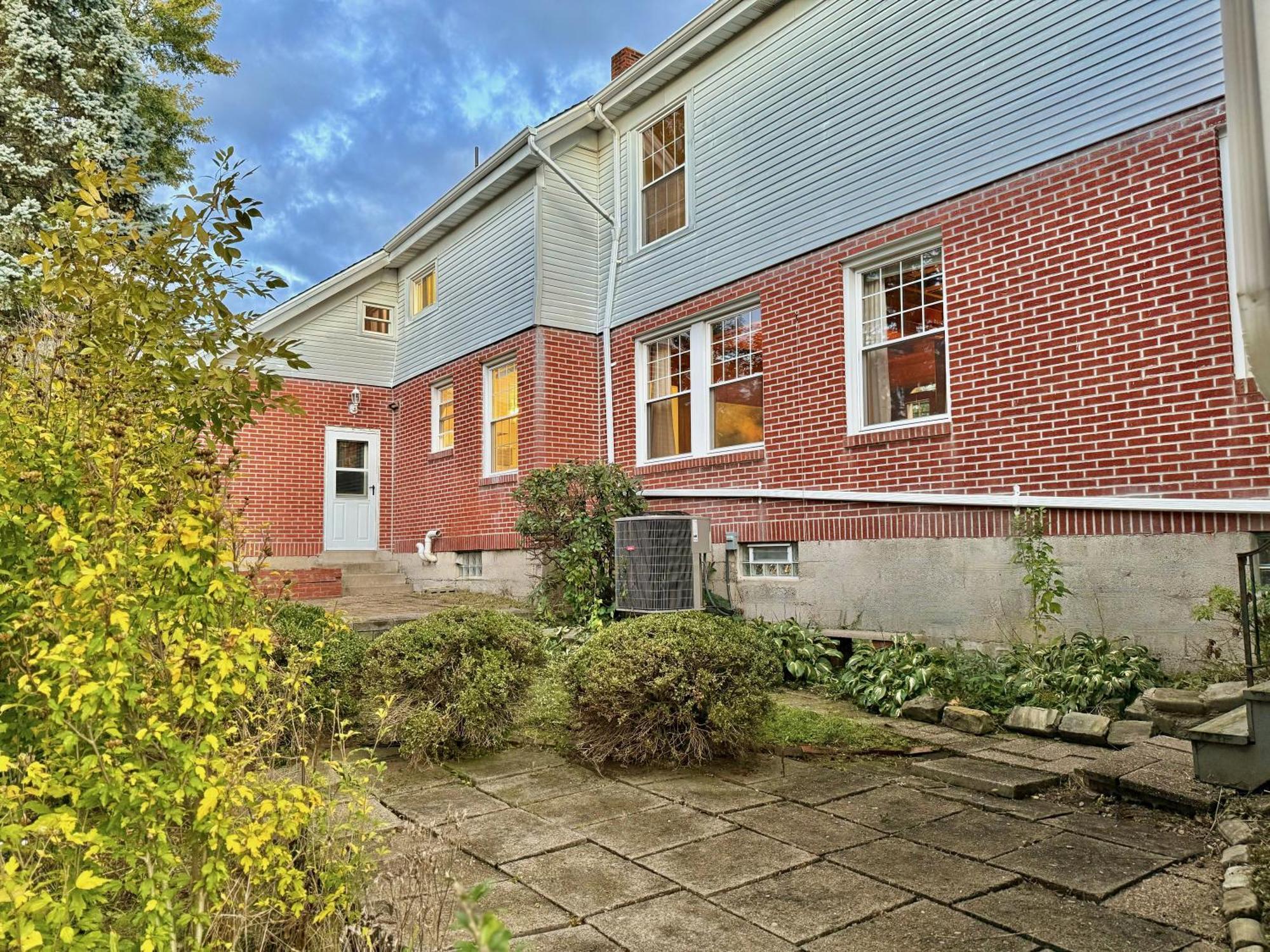 The Colonial At Mount Lebanon By Luxe Pgh Holiday home