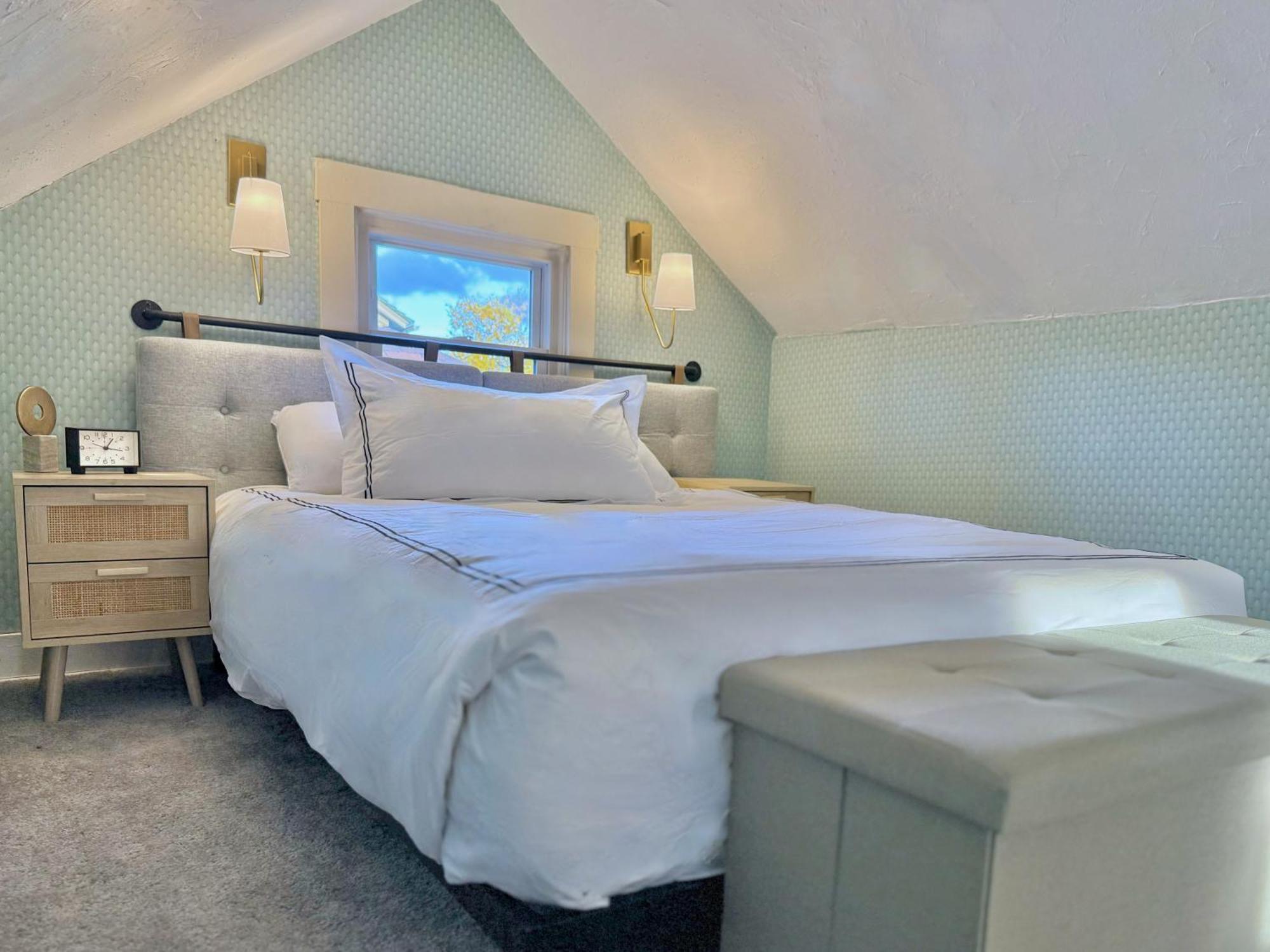 The Colonial At Mount Lebanon By Luxe Pgh Holiday home *