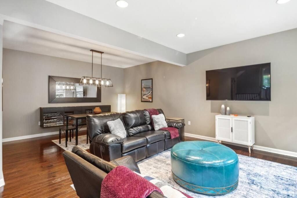 Modern 3-bed With Game And Deck Casa de férias Pittsburgh