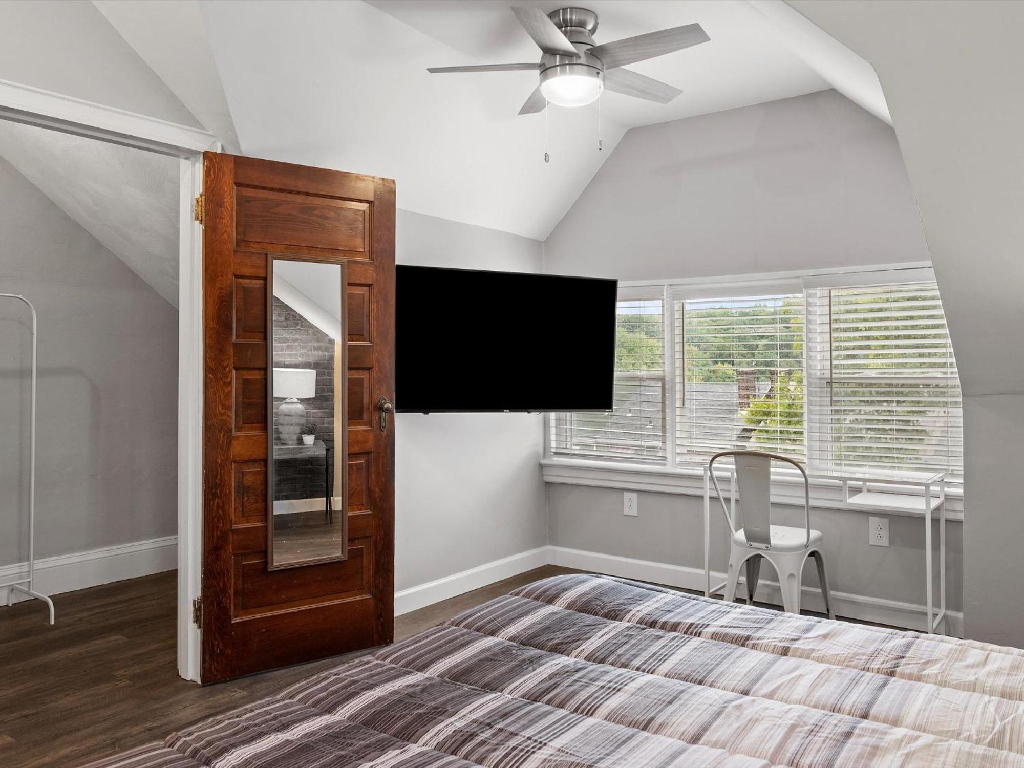 Homestay Oakland, !f Unique And Stylish Private Bedroom With Private Bathroom *