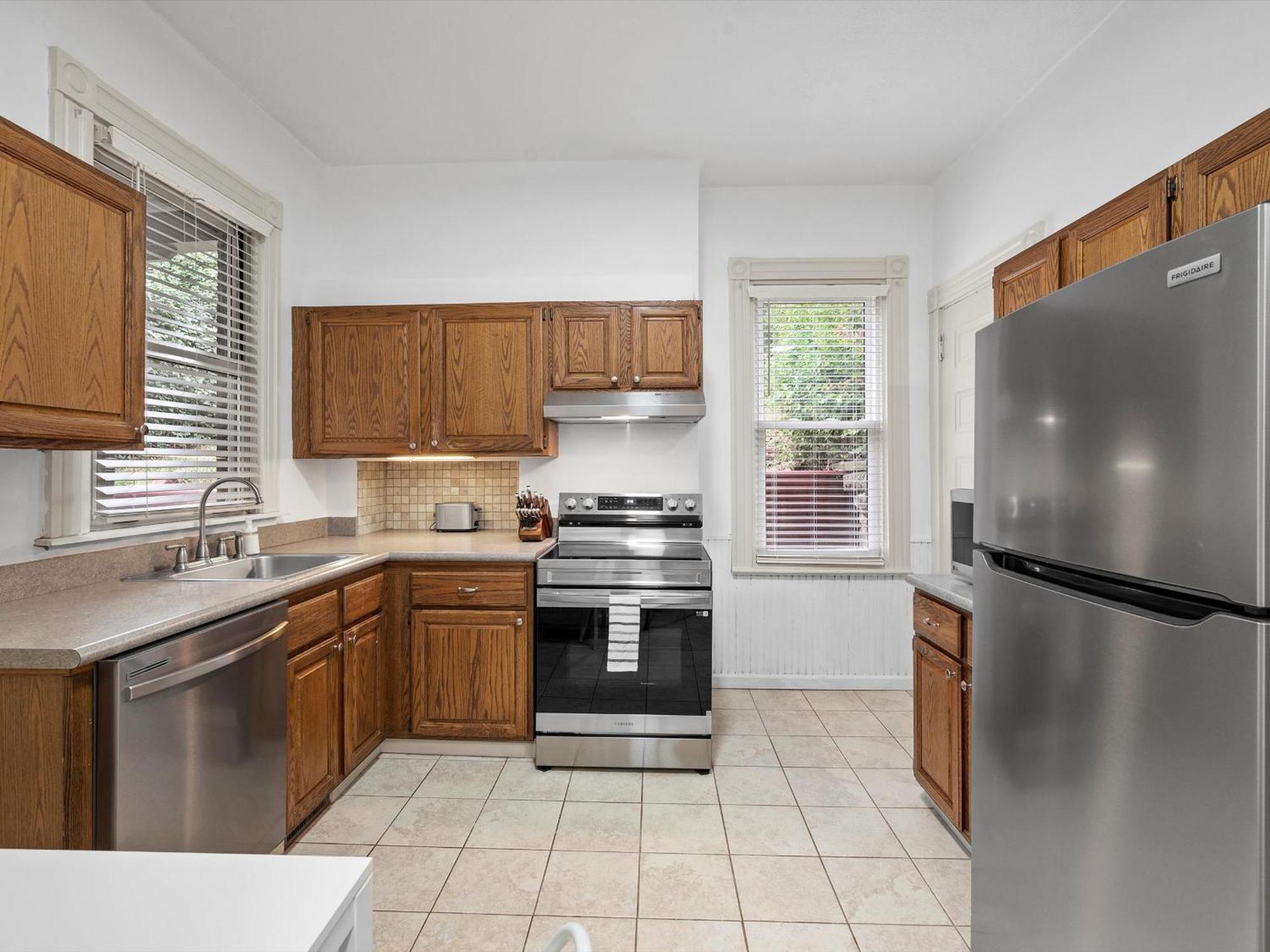 Homestay Oakland, !f Unique And Stylish Private Bedroom With Private Bathroom *
