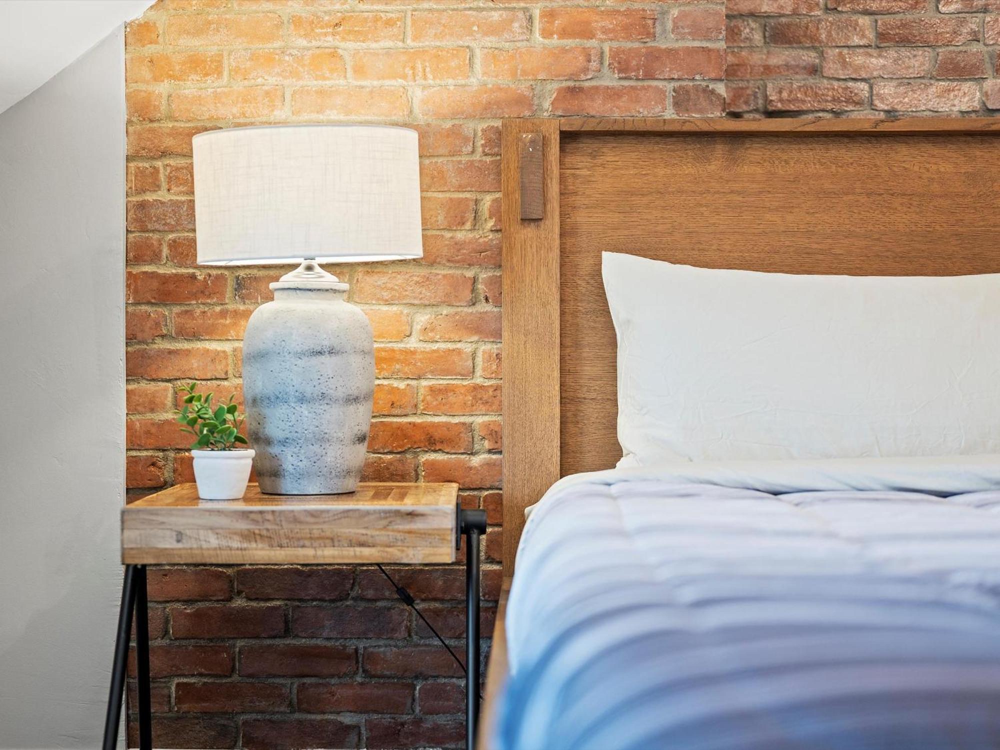 Oakland, !f Unique And Stylish Private Bedroom With Private Bathroom Homestay