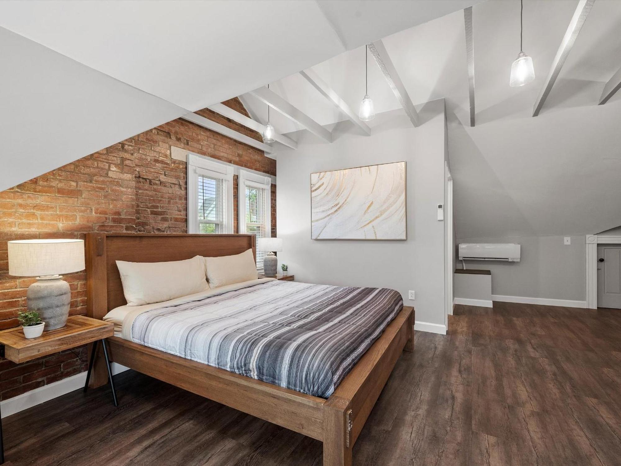 Homestay Oakland, !f Unique And Stylish Private Bedroom With Private Bathroom