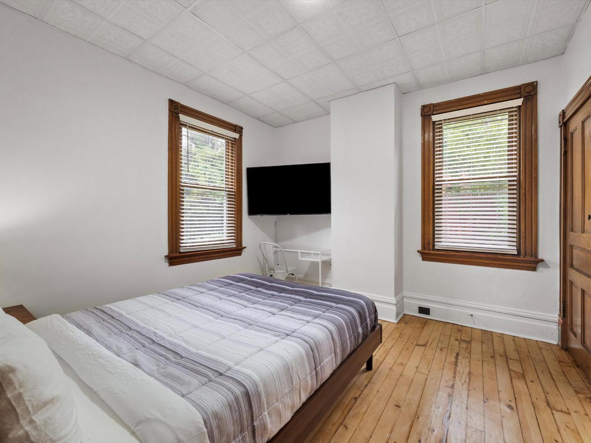 Homestay Oakland, !e Cozy And Stylish Private Bedroom With Shared Bathroom *
