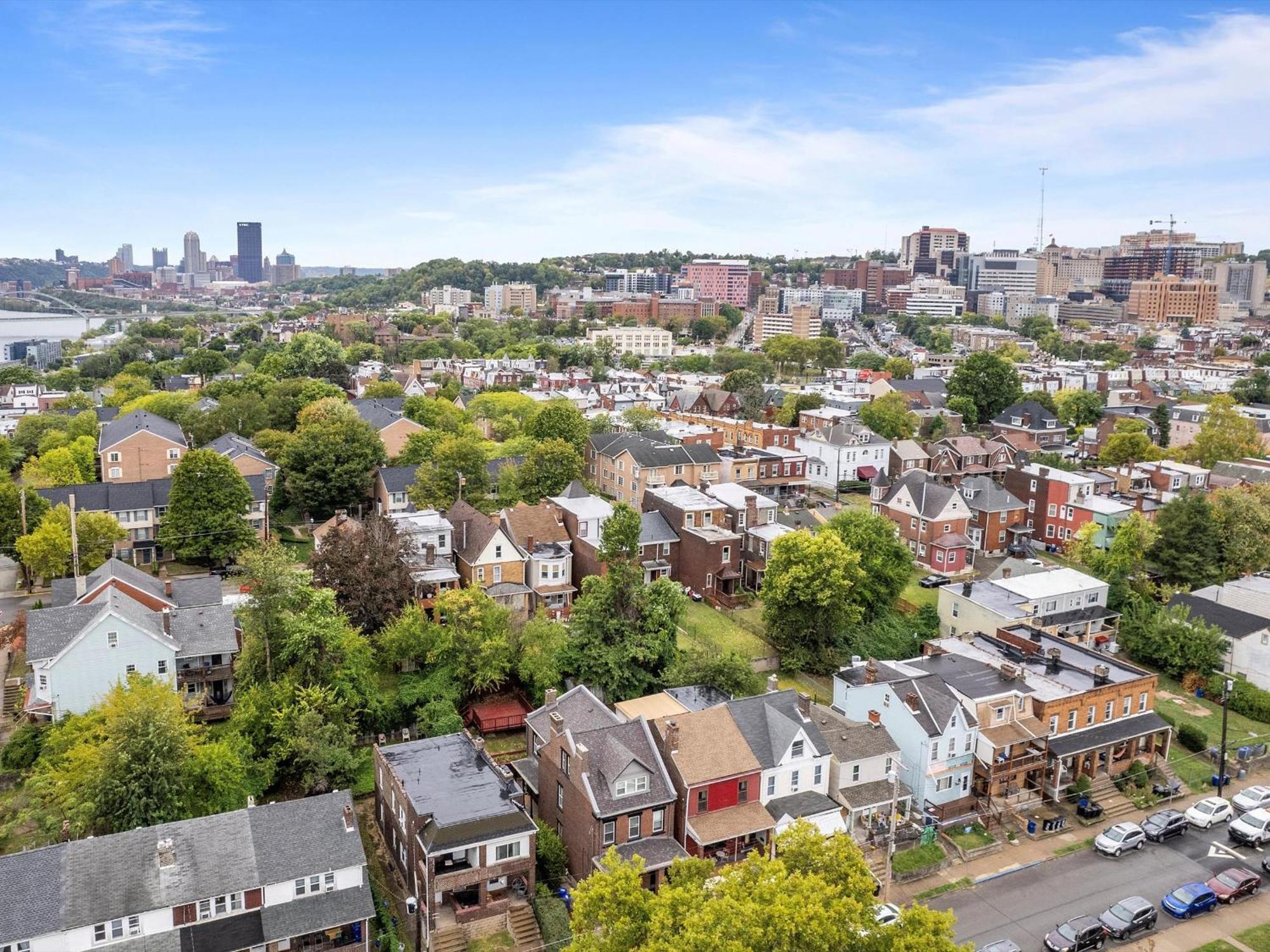 Oakland, !e Cozy And Stylish Private Bedroom With Shared Bathroom * Pittsburgh