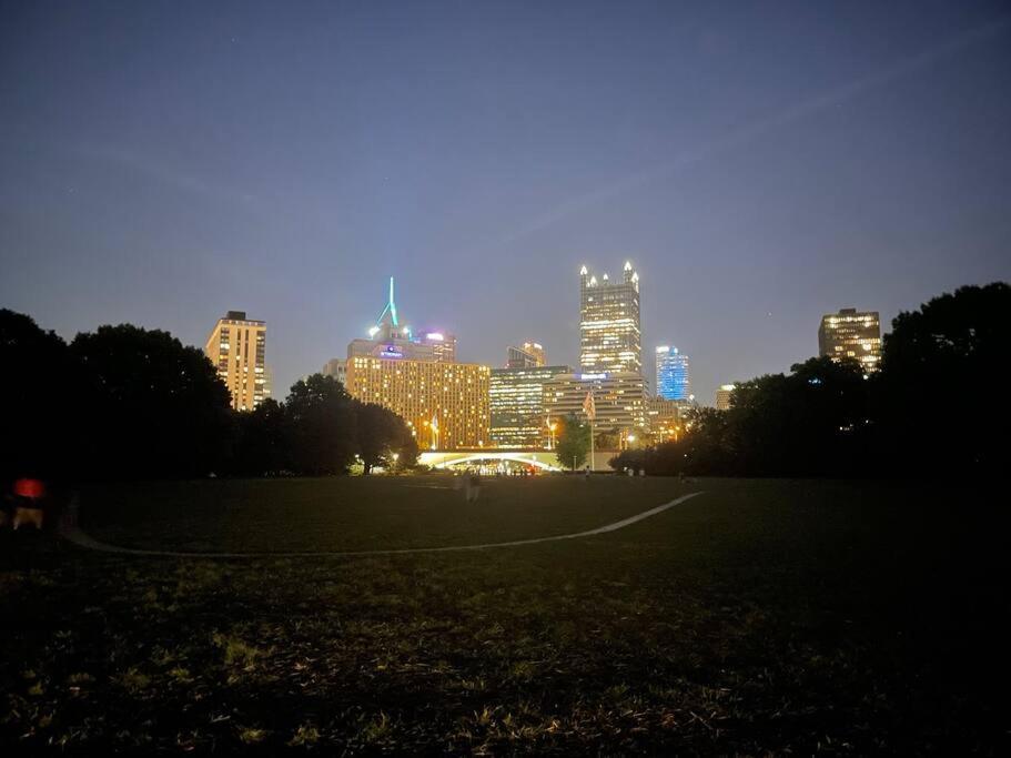 Luxury At The Point Easy Access To And From Downtown 24-7 Parking Apartment *