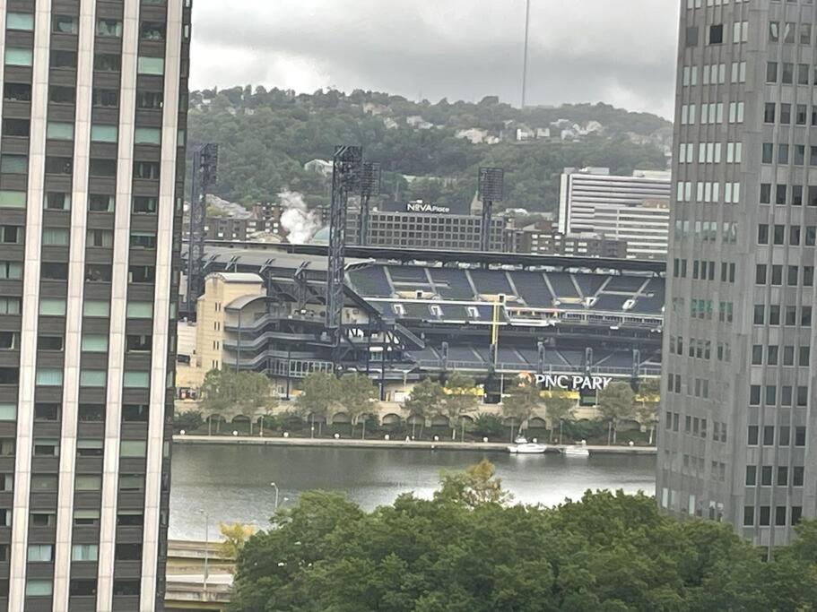 Apartment Luxury At The Point Easy Access To And From Downtown 24-7 Parking Pittsburgh