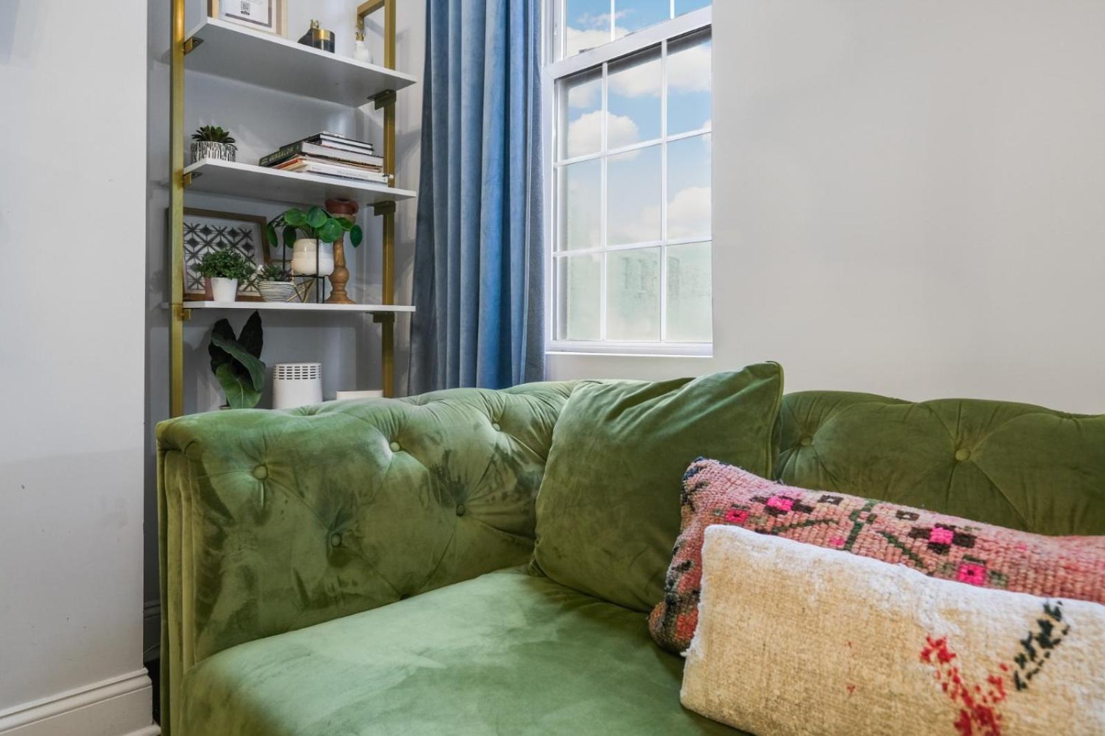 Holiday home Cozy With King Beds - Short Drive To