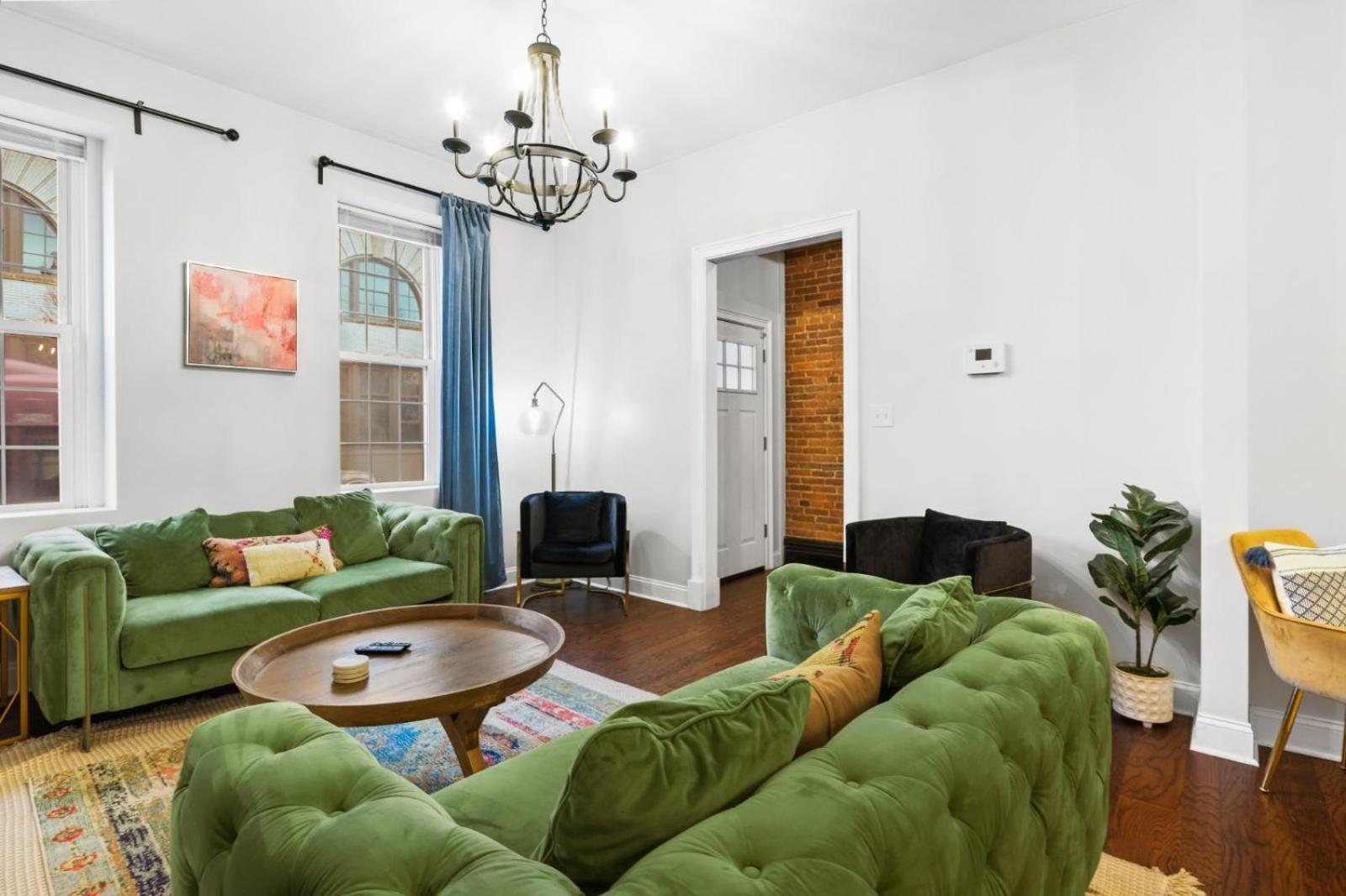 Cozy With King Beds - Short Drive To *