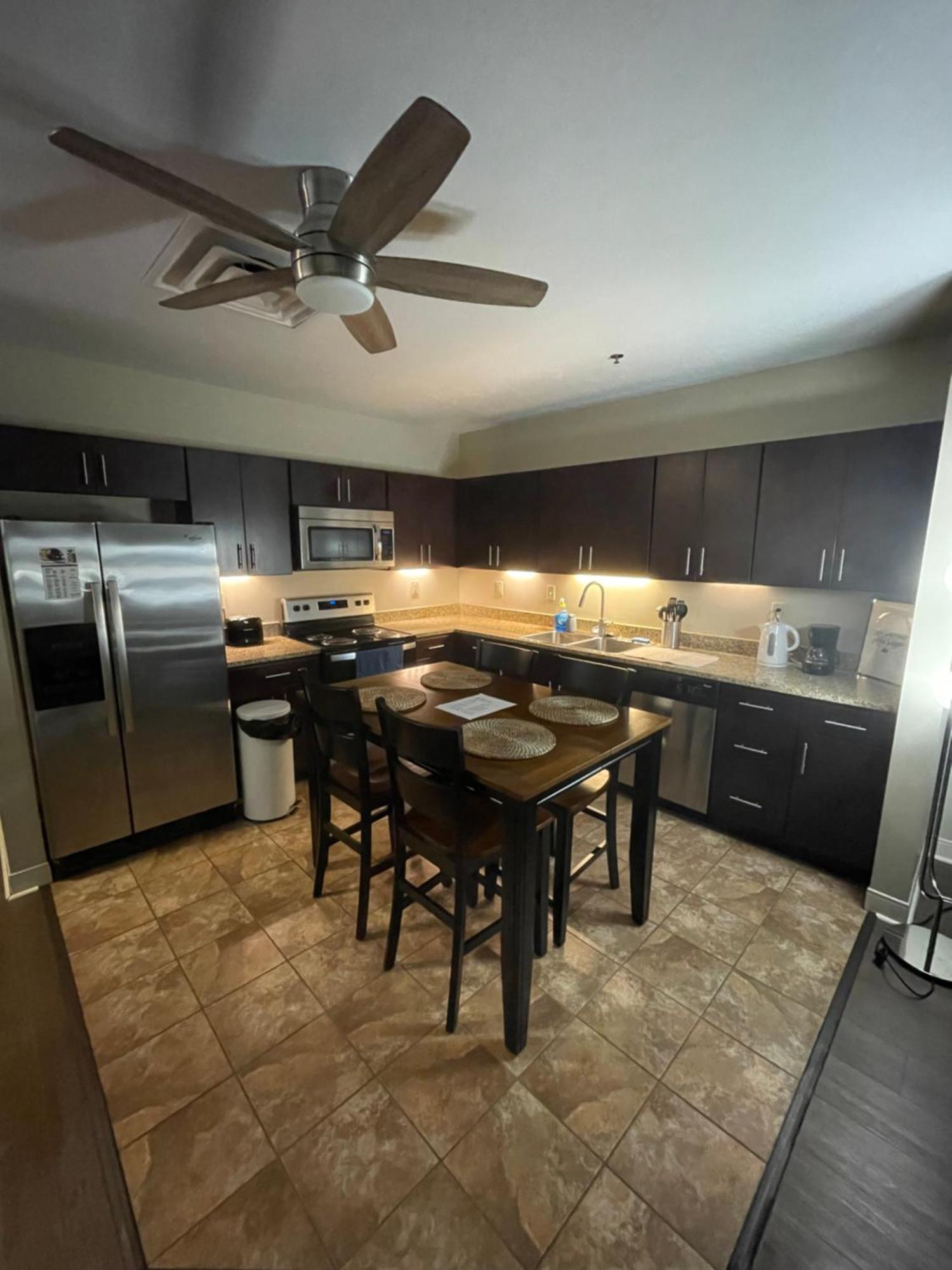Luxury At The Point Easy Access To And From Downtown 24-7 Parking Apartment