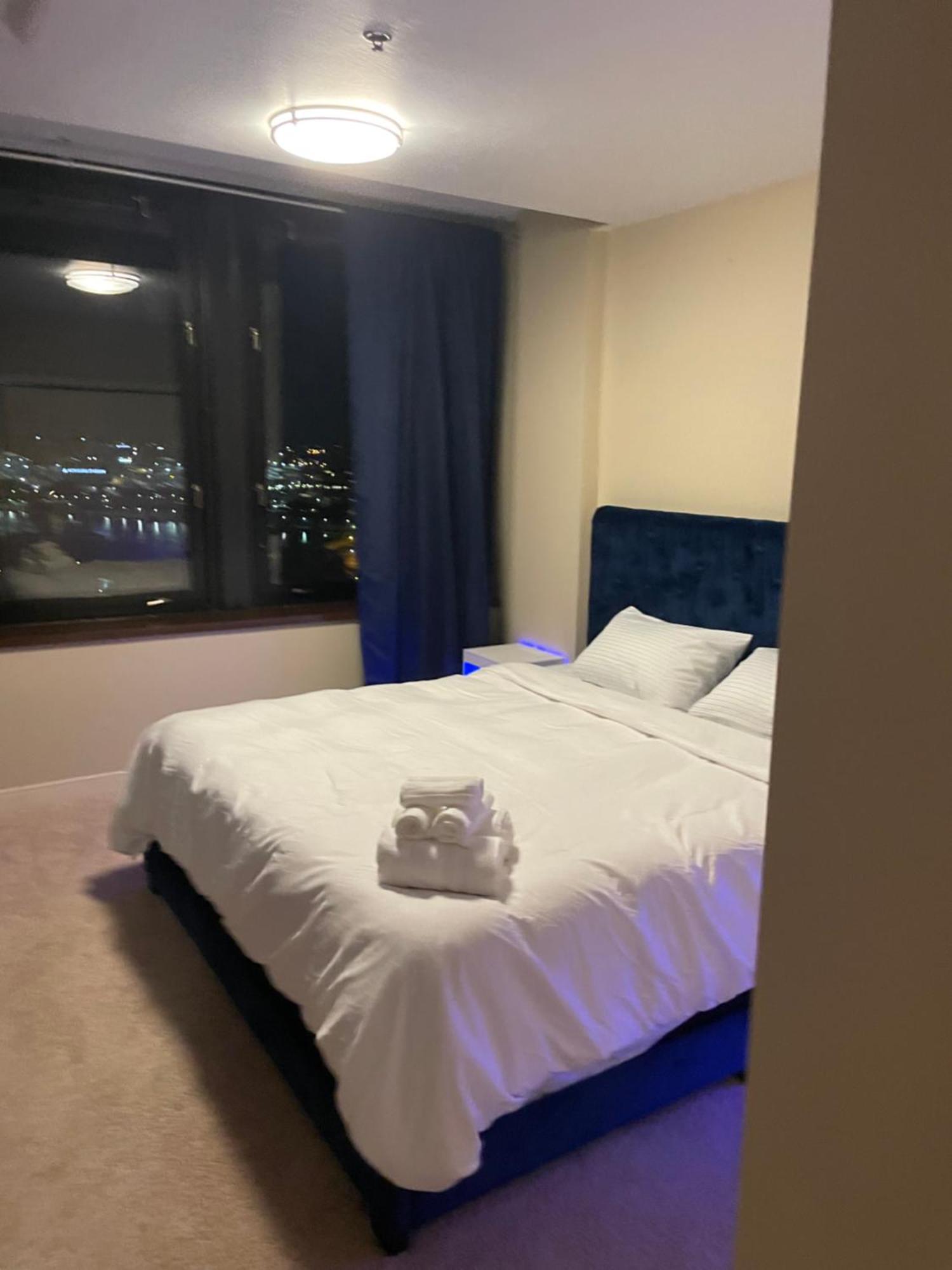 Luxury At The Point Easy Access To And From Downtown 24-7 Parking Apartment Pittsburgh