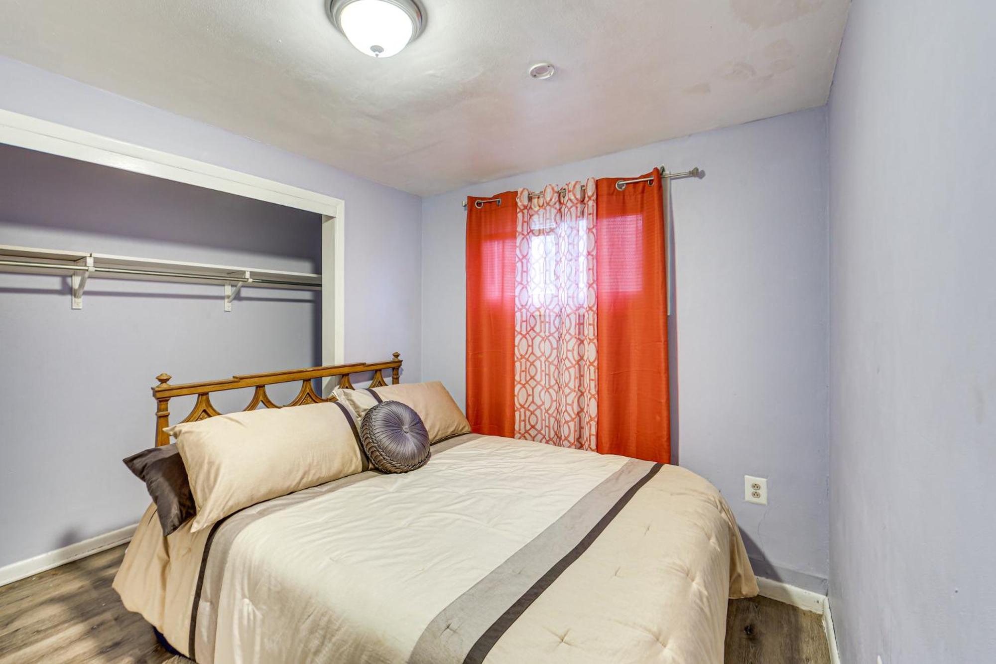 12 Mi To Dtwn With In-unit Laundry! *