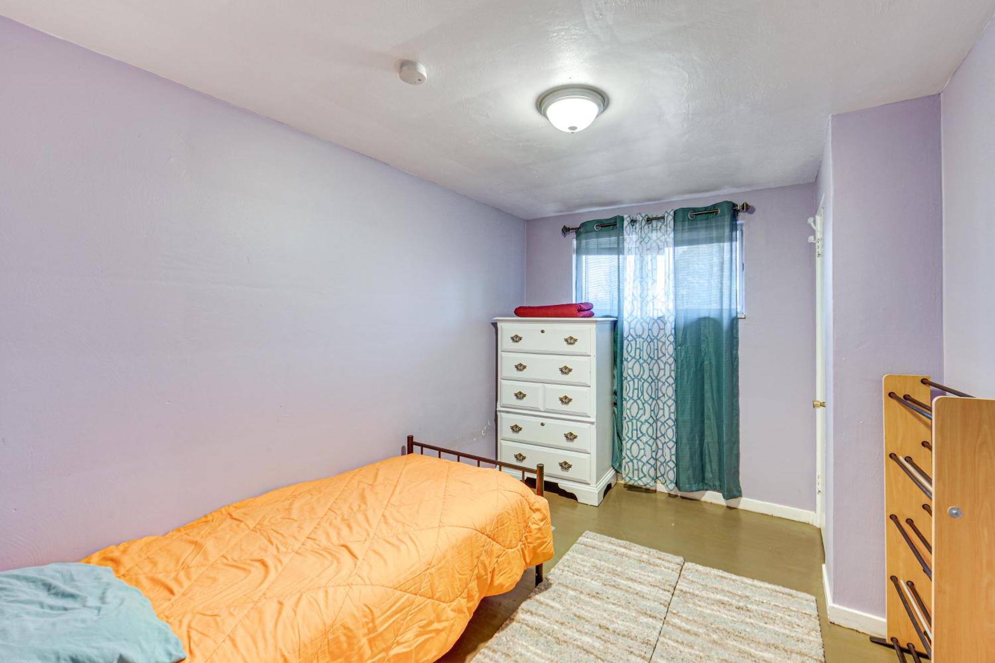 12 Mi To Dtwn With In-unit Laundry! Holiday home