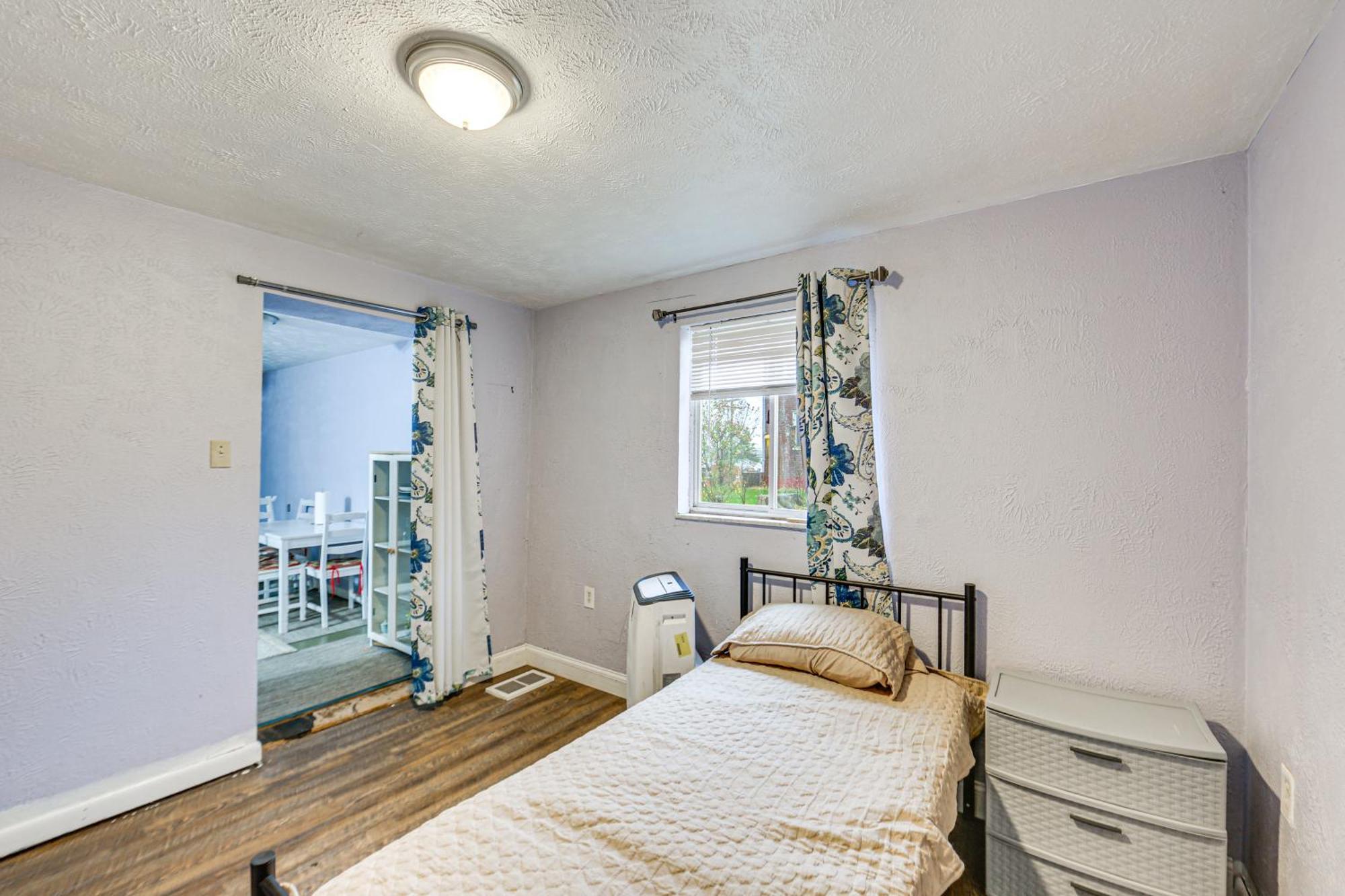 12 Mi To Dtwn With In-unit Laundry! Holiday home *