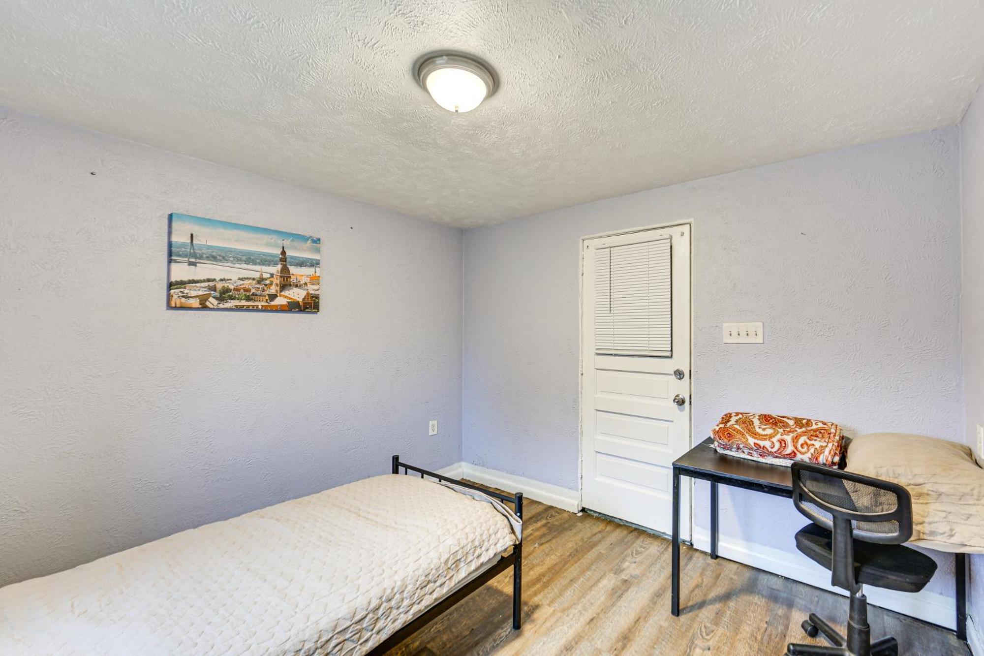 Holiday home 12 Mi To Dtwn With In-unit Laundry! *
