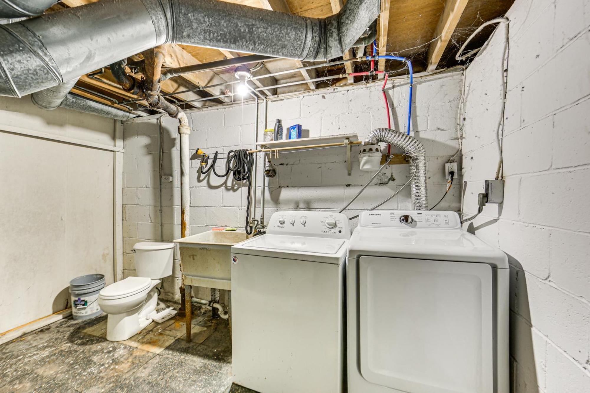 Holiday home 12 Mi To Dtwn With In-unit Laundry! *
