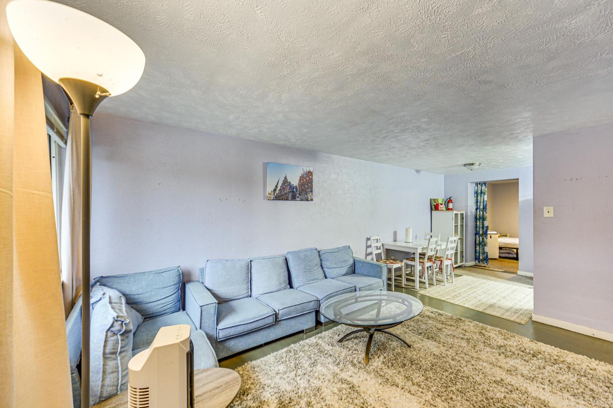 12 Mi To Dtwn With In-unit Laundry! *