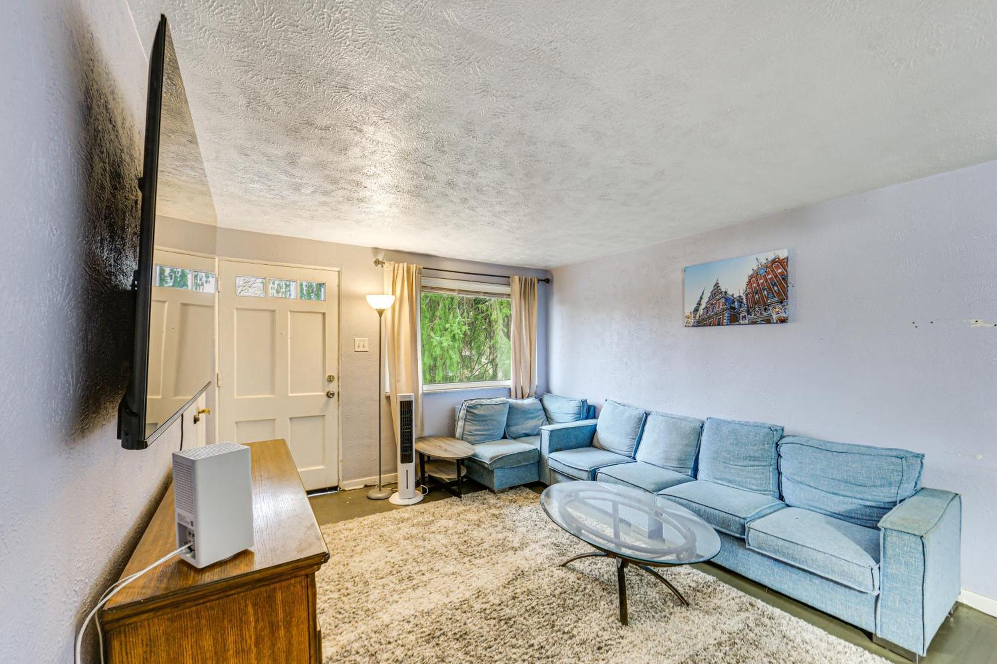 12 Mi To Dtwn With In-unit Laundry! Holiday home Pittsburgh