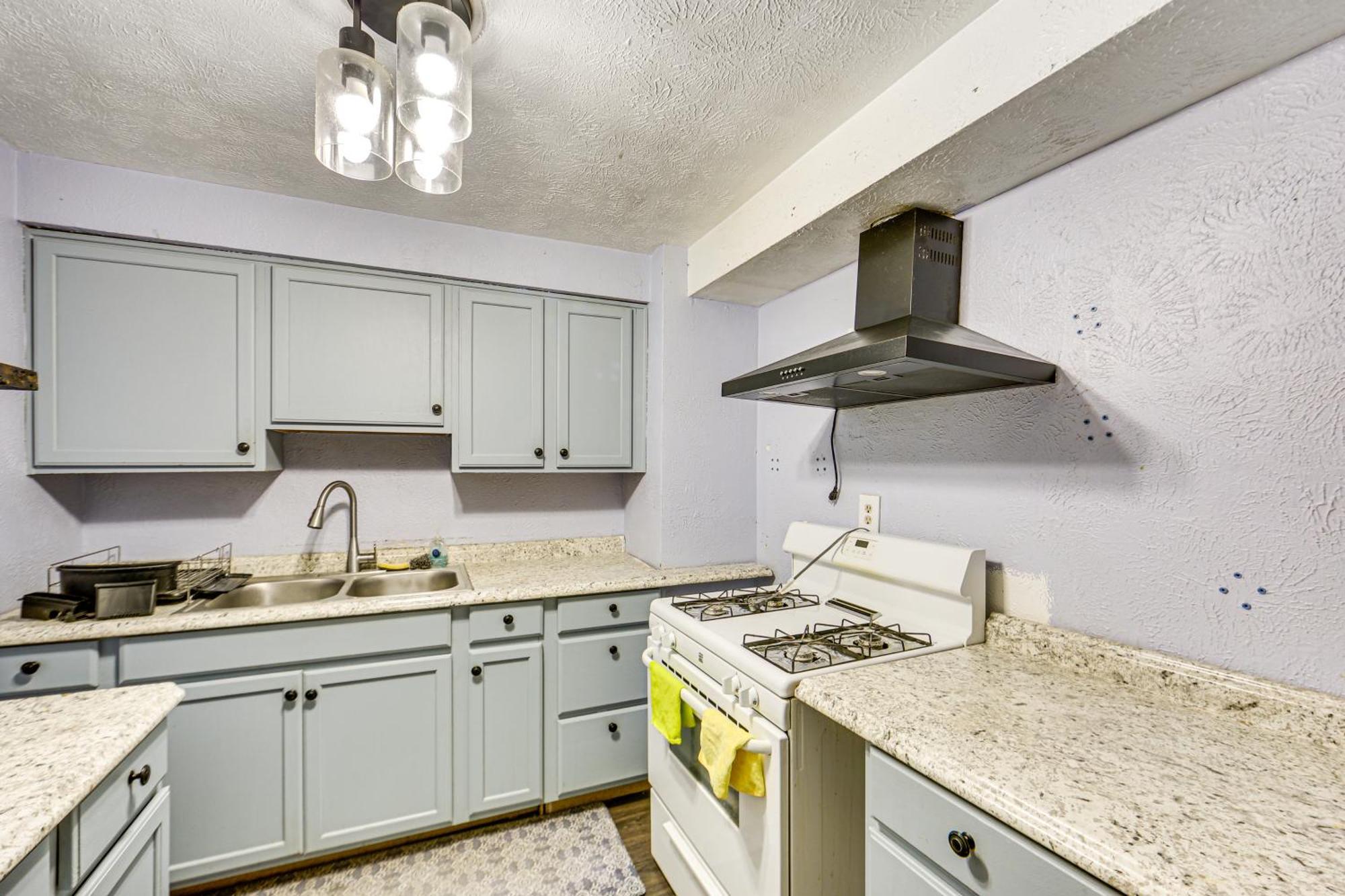 12 Mi To Dtwn With In-unit Laundry! *