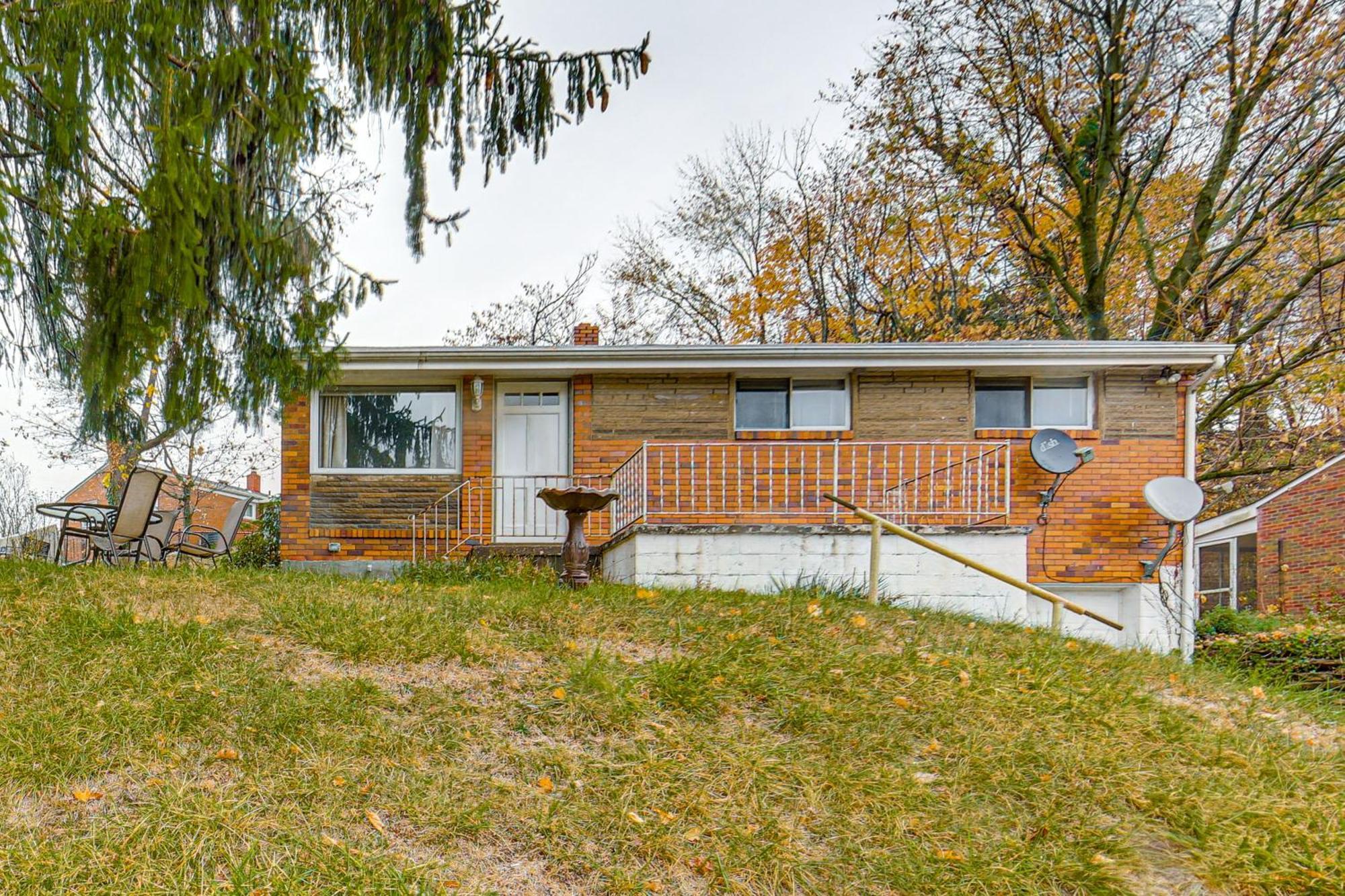 Holiday home 12 Mi To Dtwn With In-unit Laundry!