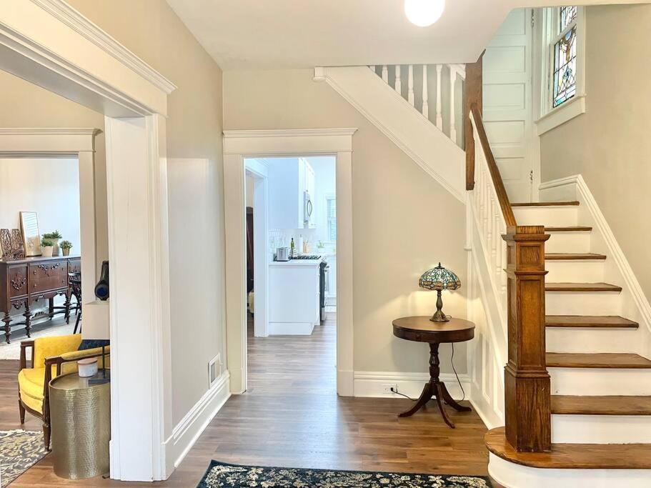 Whimsical, Restored 100-year-old Home, 3 King & 2 Queen Beds