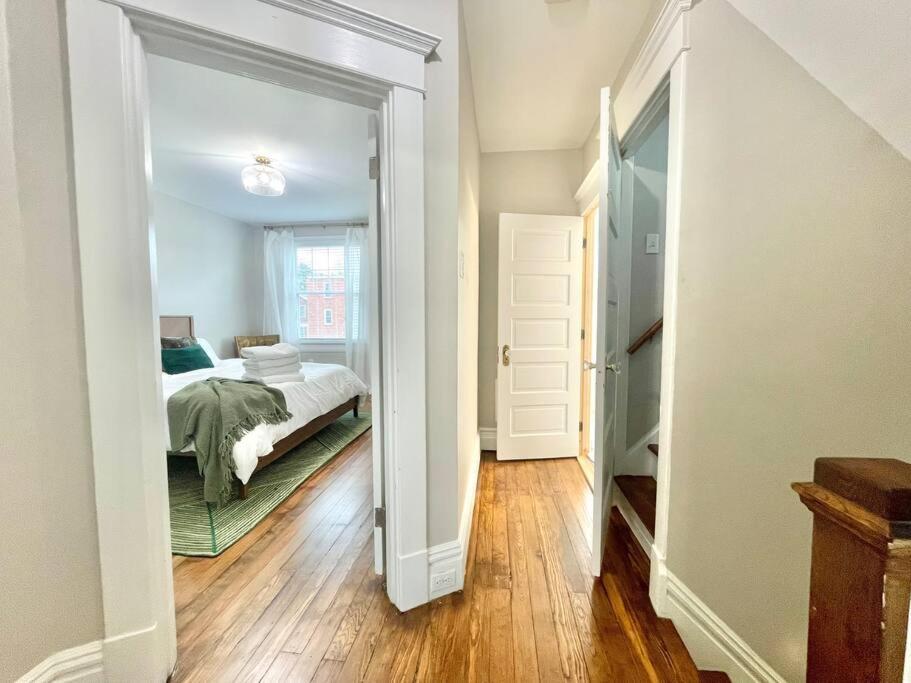 Whimsical, Restored 100-year-old Home, 3 King & 2 Queen Beds * Pittsburgh