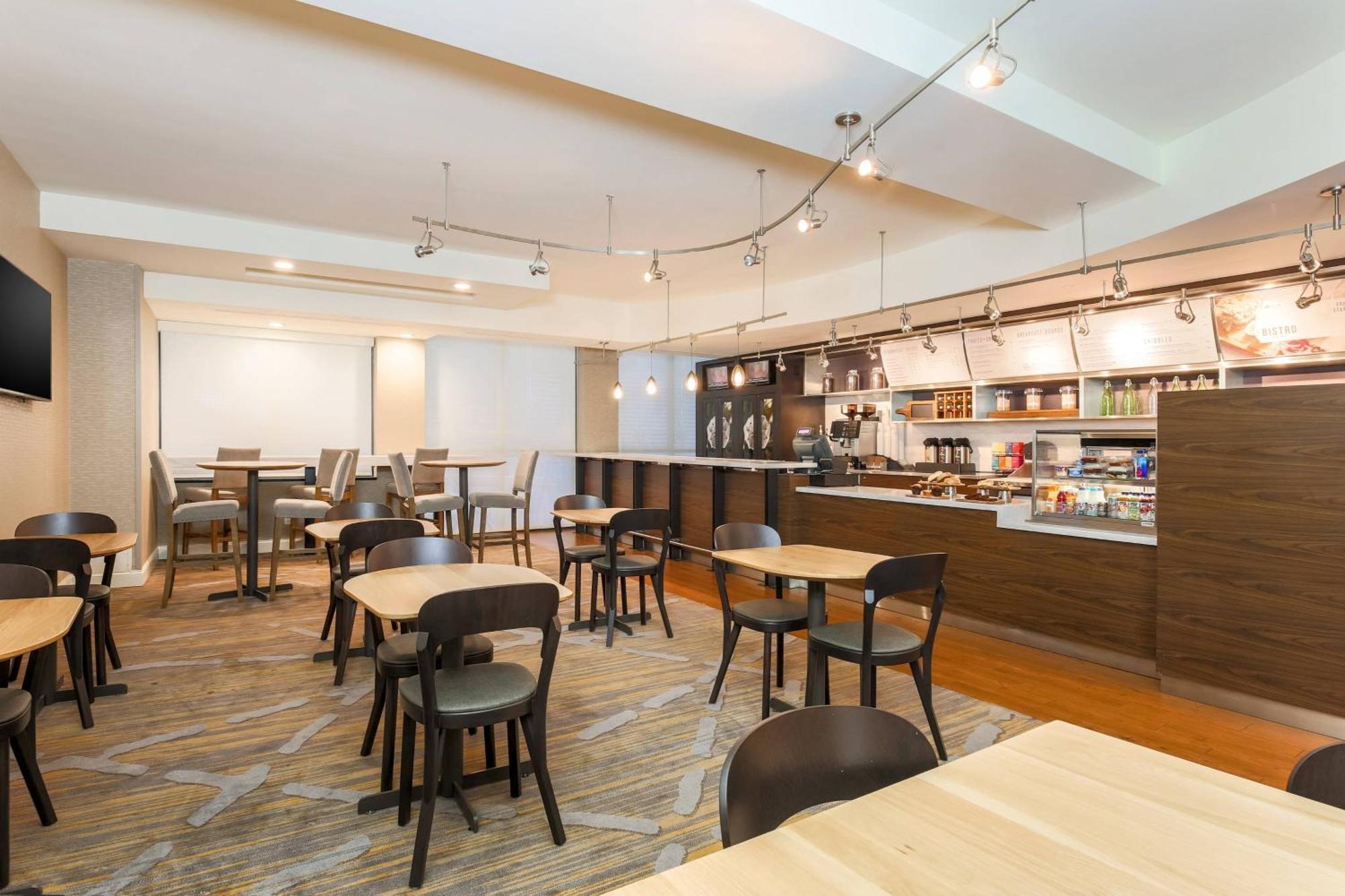 Courtyard By Marriott Downtown Pittsburgh