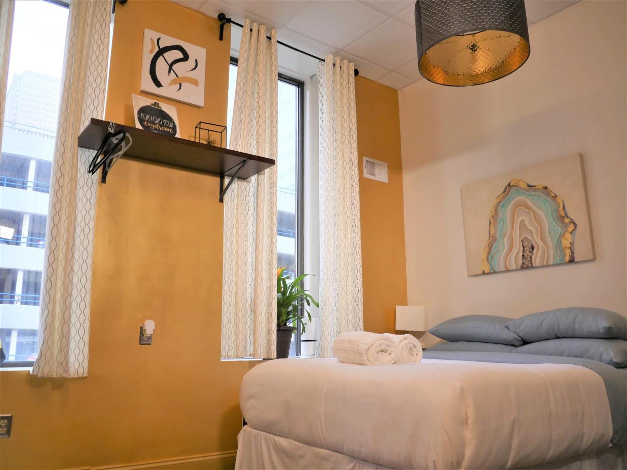 Stay Pittsburgh Aparthotel