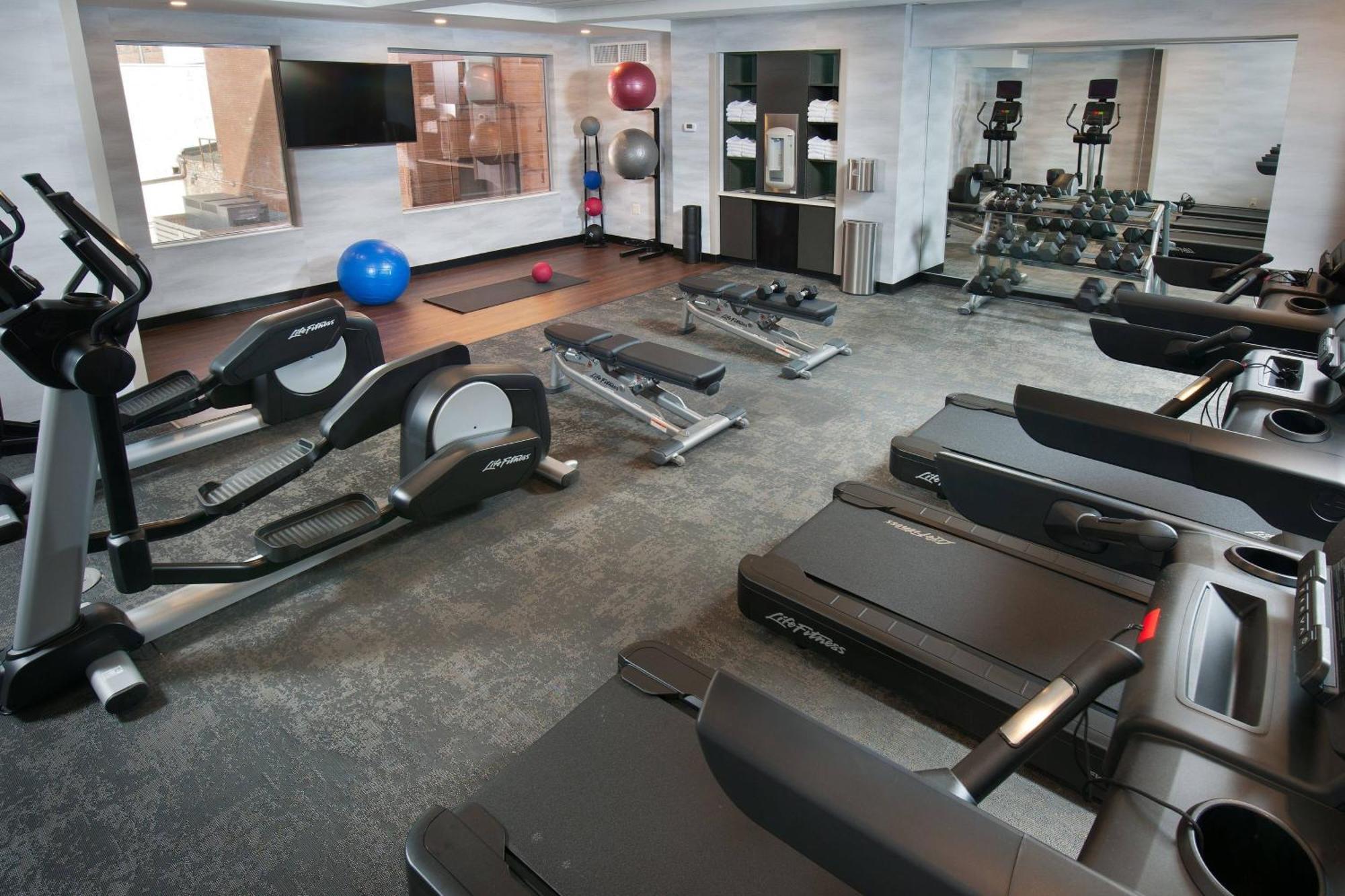 Hotel Fairfield By Marriott Downtown 3*