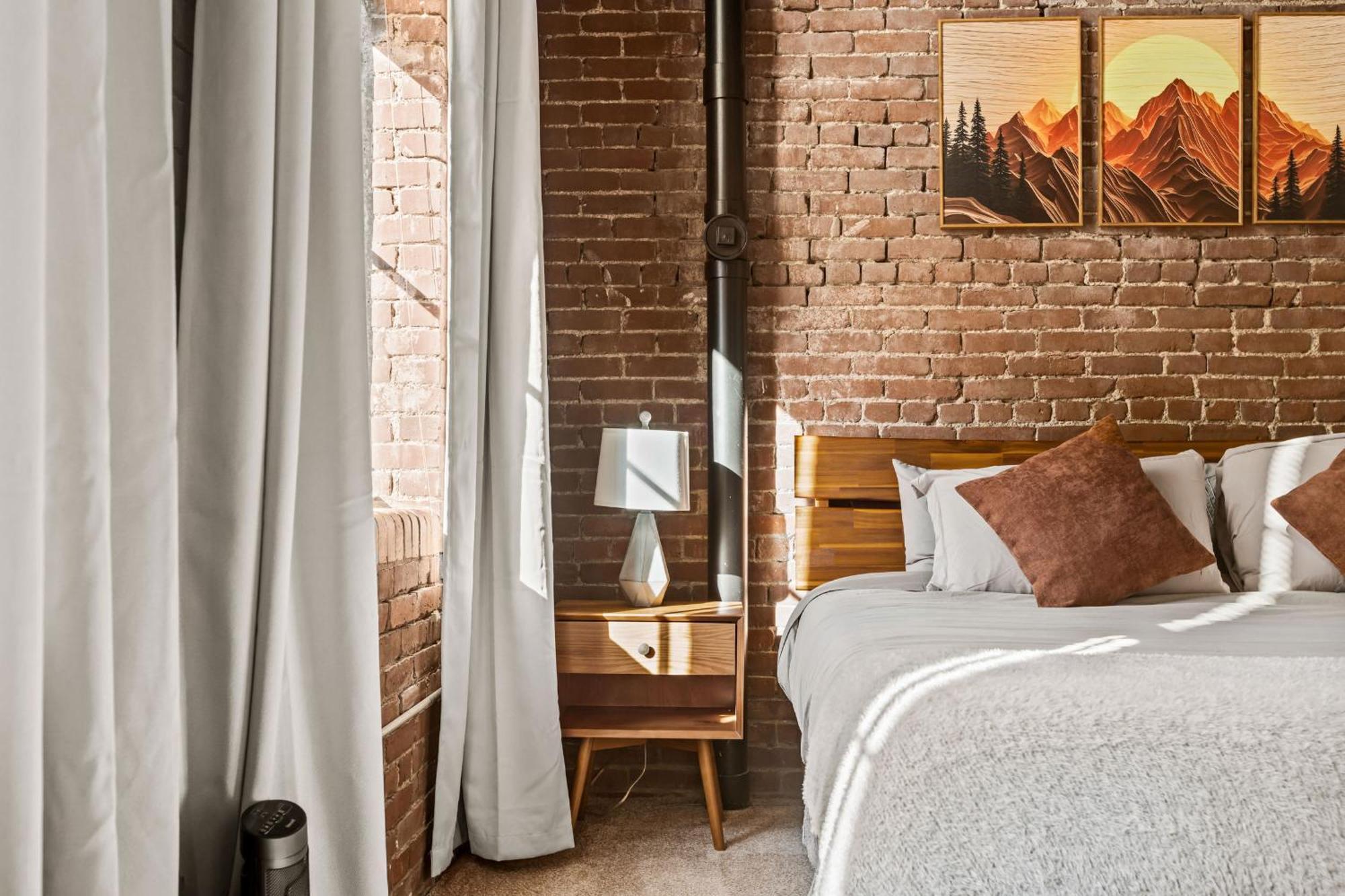 Apartamento Luxury Industrial 2 Bedroom 2 Full Bath Strip District & Riverwalk *