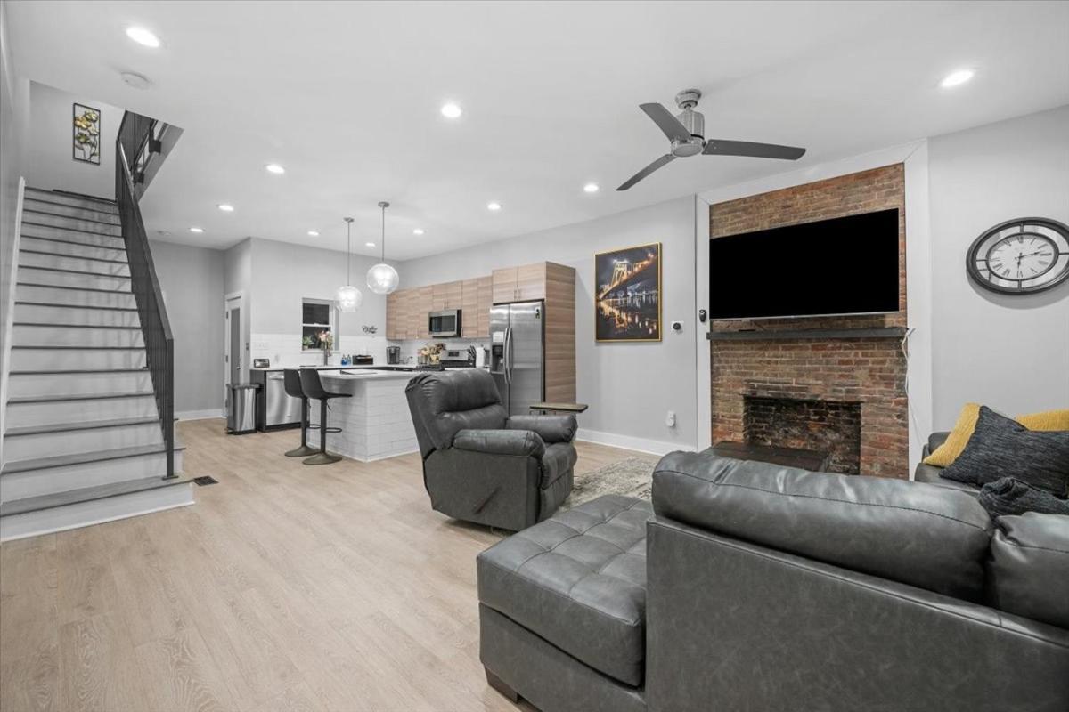 Steel Getaway W/city View Holiday home