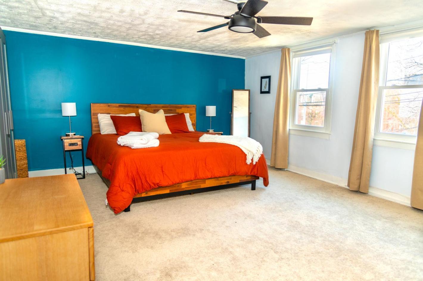 Cozy And Charming 3bd 2br In Apartment *