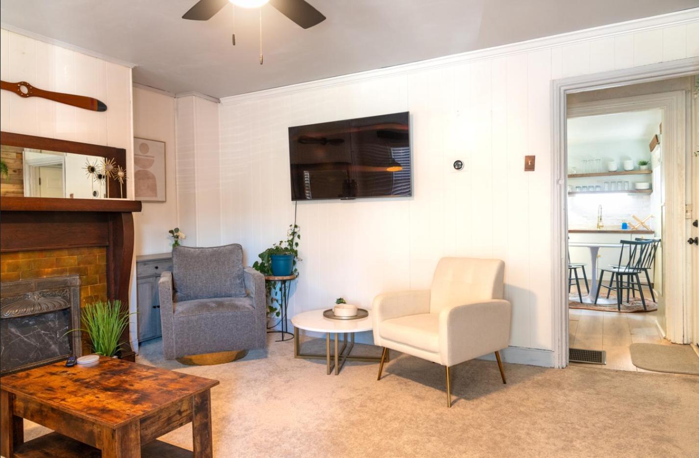 Cozy And Charming 3bd 2br In