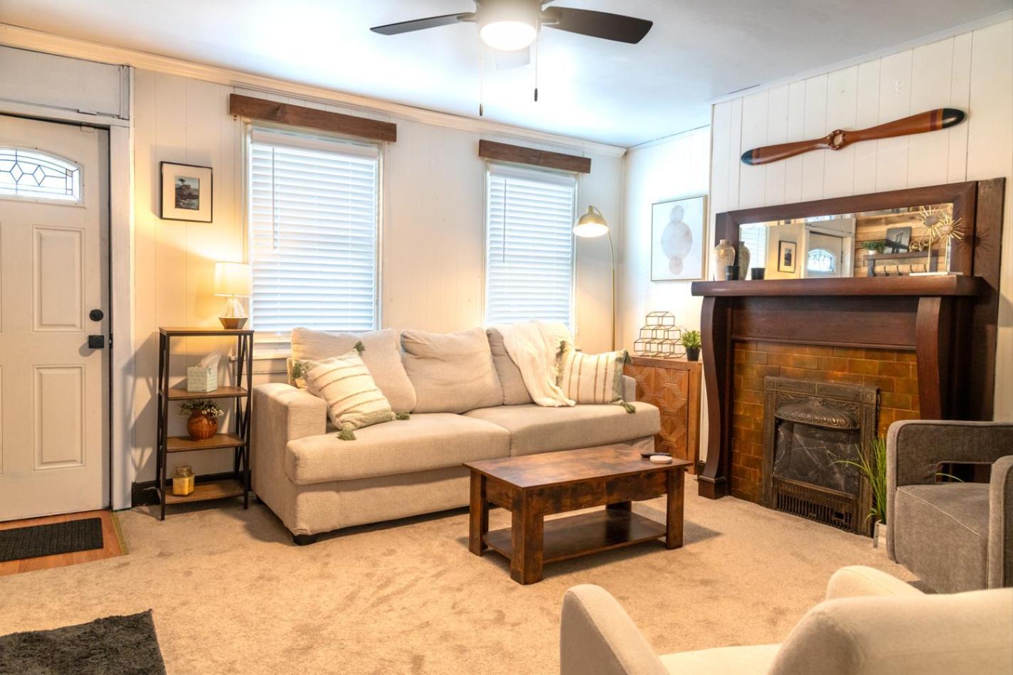 Cozy And Charming 3bd 2br In Apartment *