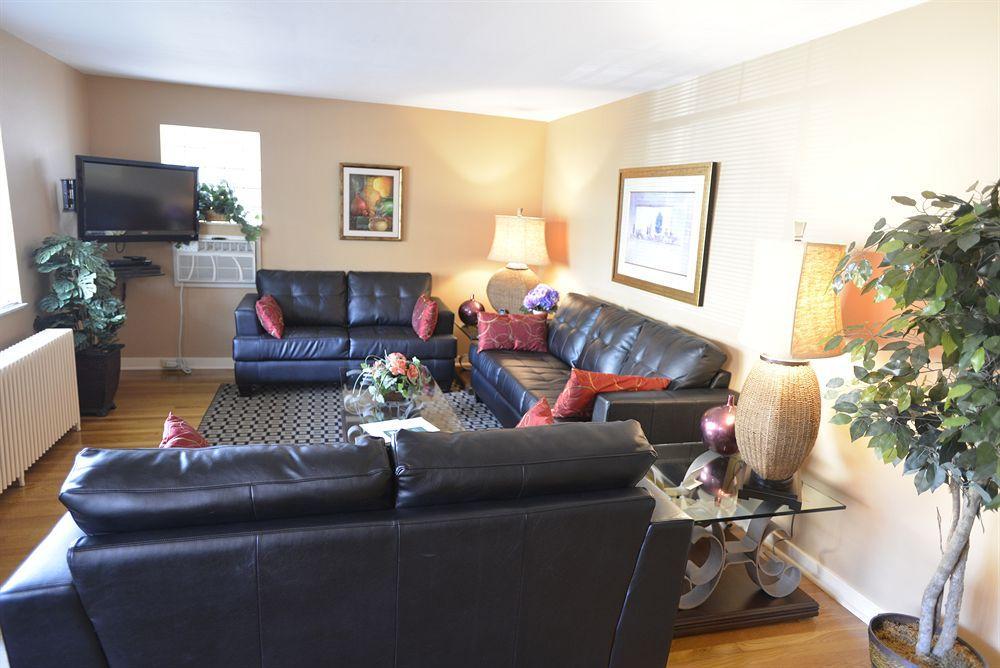 Friendship Suites Hotel 3*