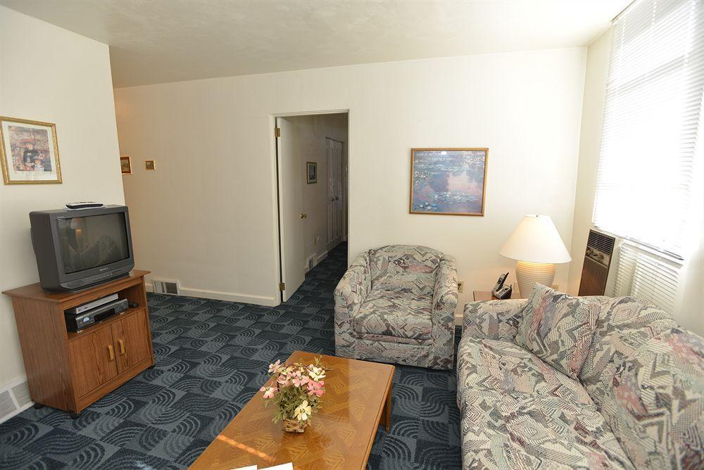 Friendship Suites Hotel