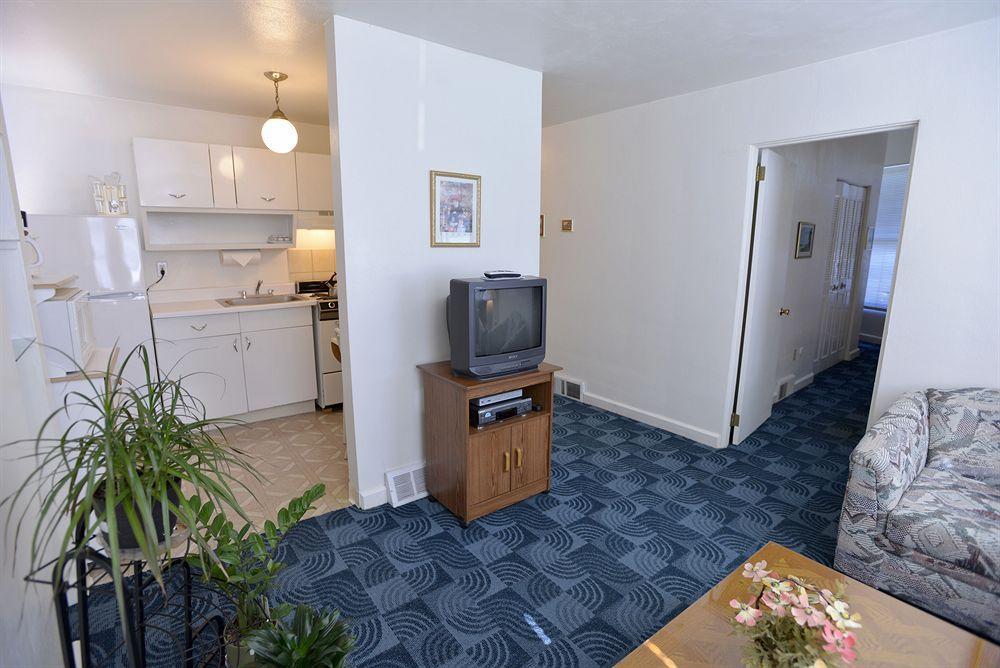 Friendship Suites Hotel 3*