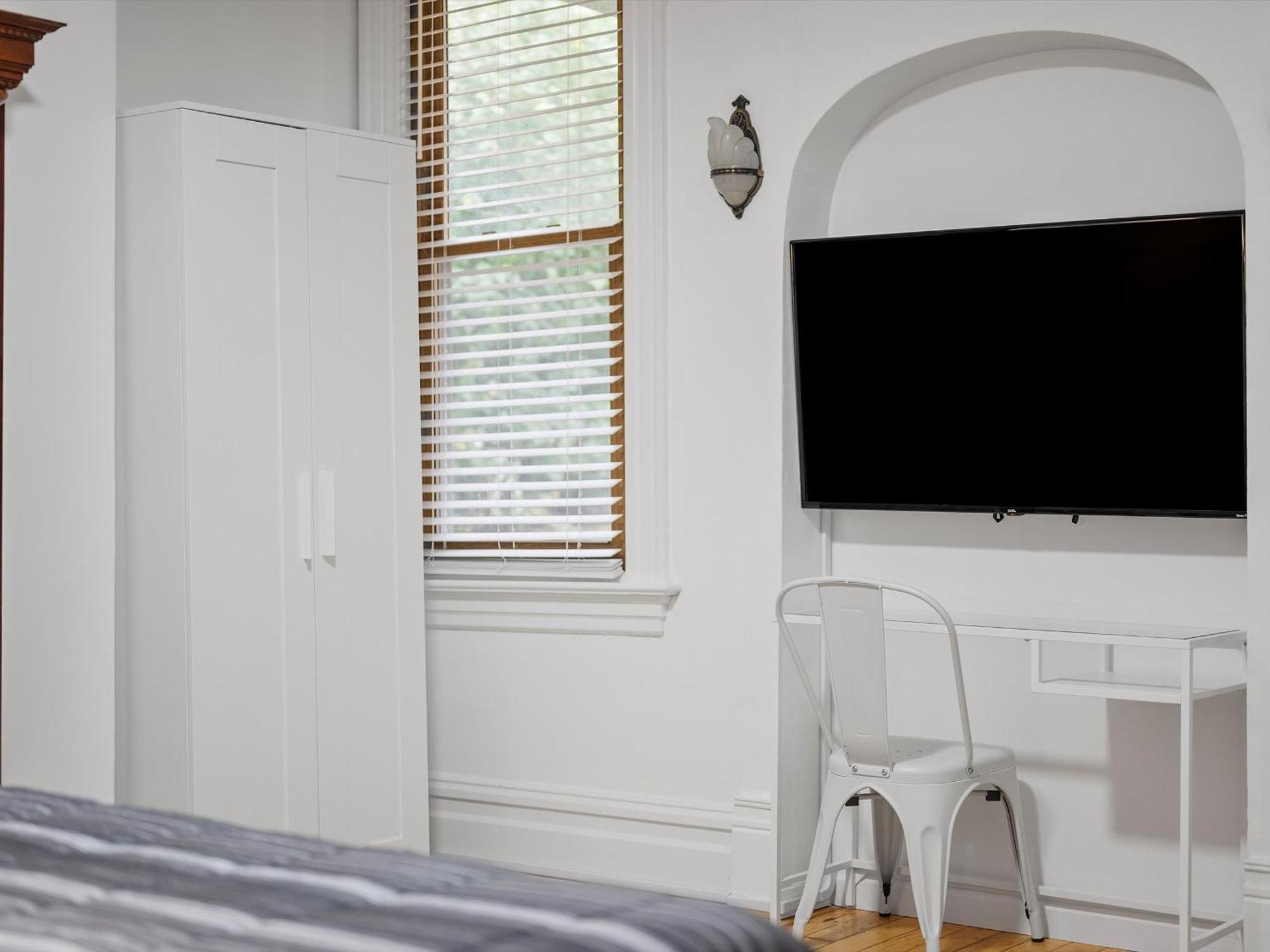 Oakland, !b Stylish And Quiet Private Bedroom With Shared Bathroom