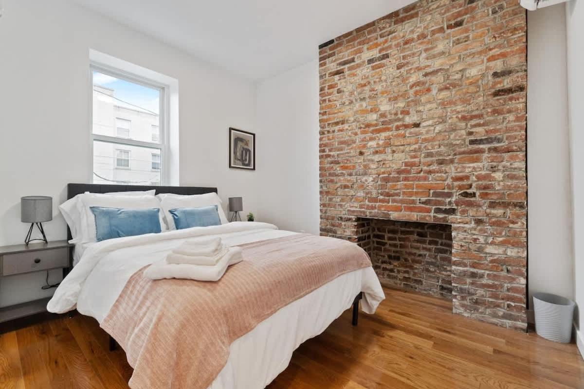 Pet Friendly 3 Bdrm House With Private Yard *