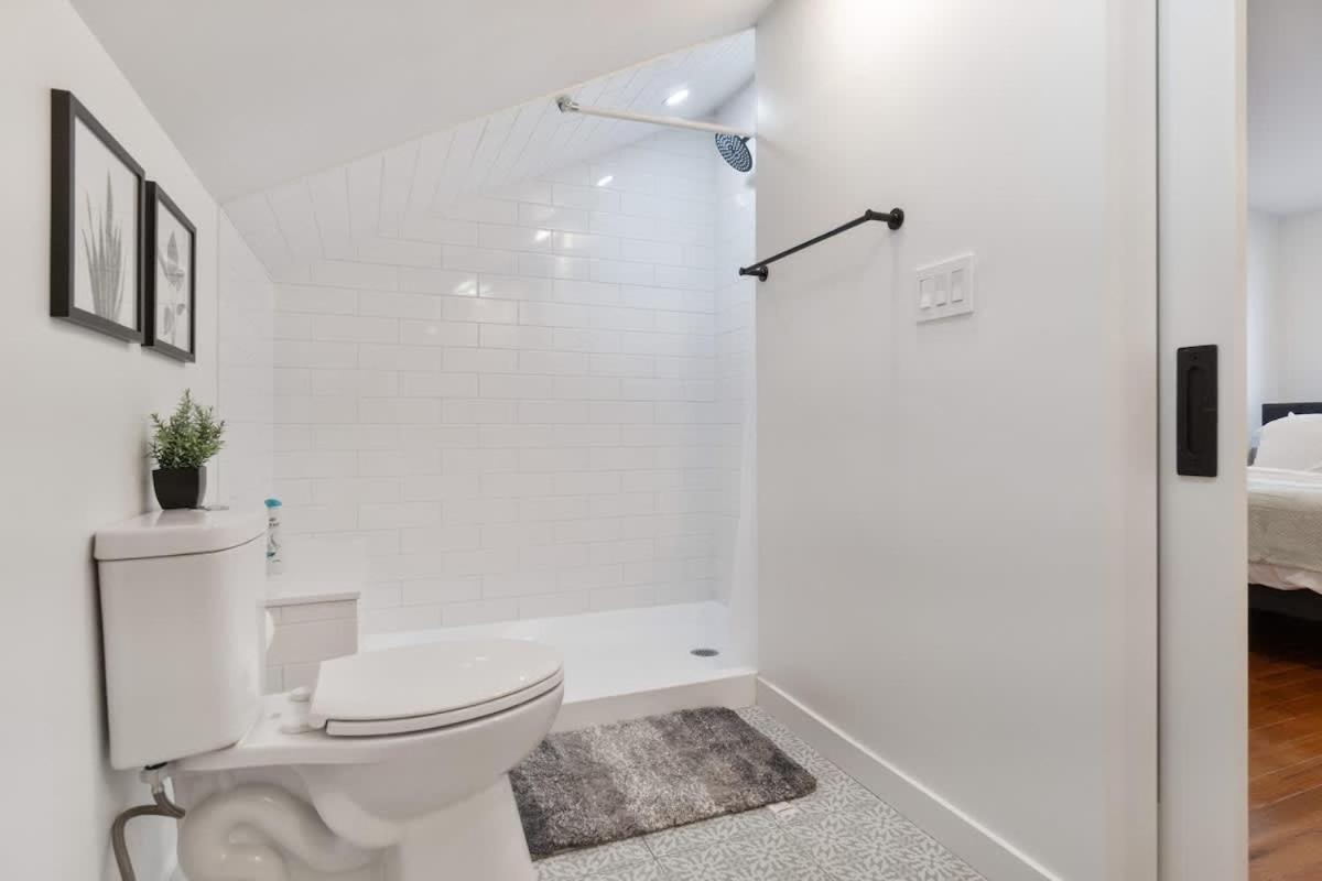 Pet Friendly 3 Bdrm House With Private Yard