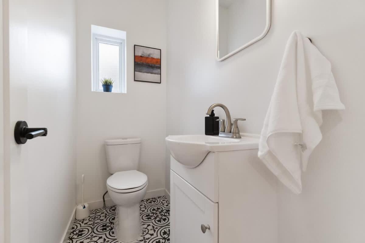 Pet Friendly 3 Bdrm House With Private Yard Holiday home *