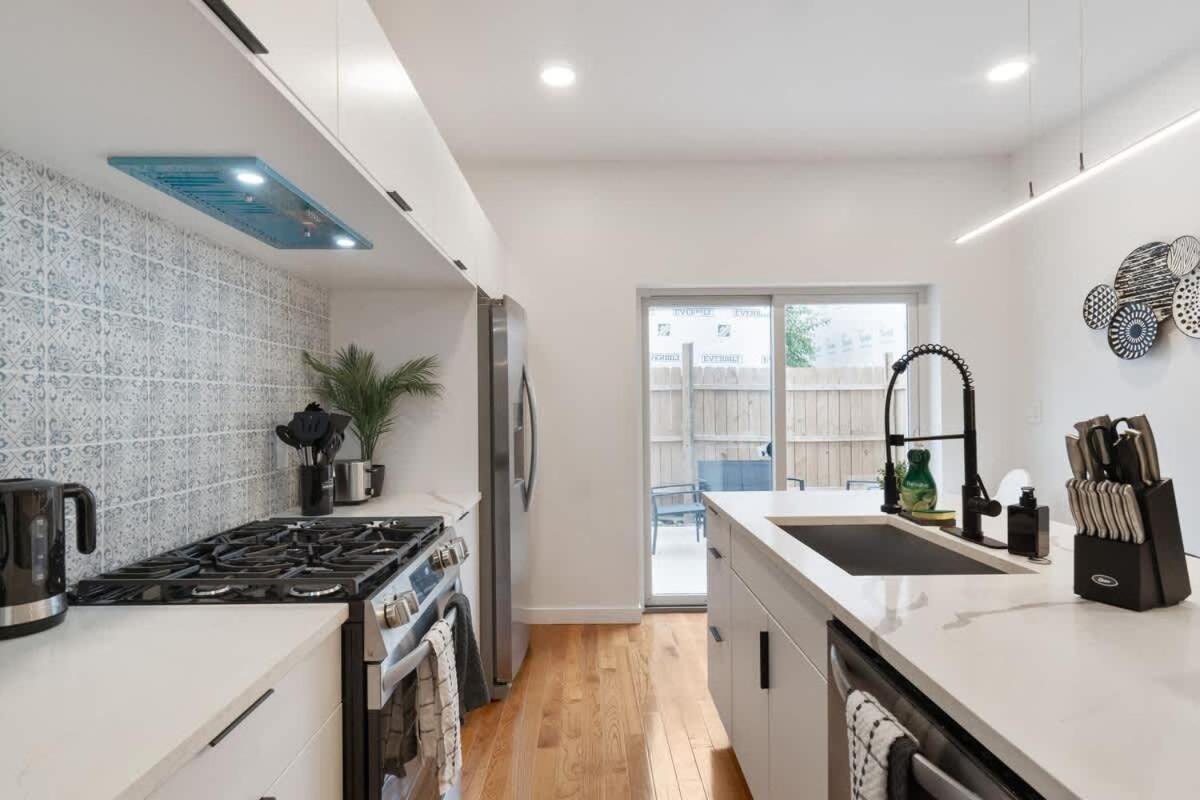 Pet Friendly 3 Bdrm House With Private Yard Holiday home *