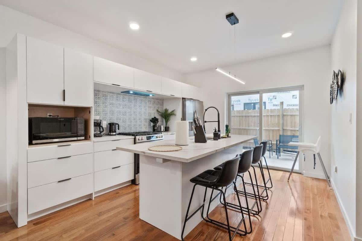Pet Friendly 3 Bdrm House With Private Yard Holiday home *