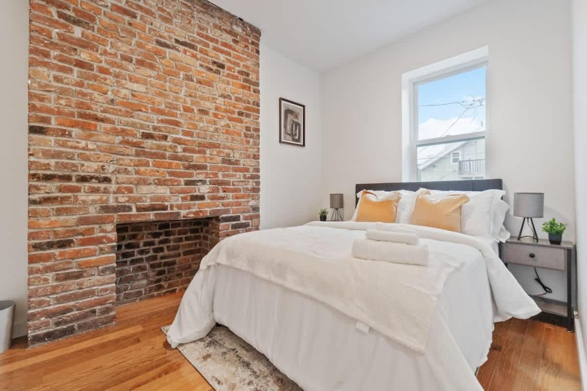 3 Bdrm 2 And A Half Bath - House Private Yard Duplex Ferienhaus *